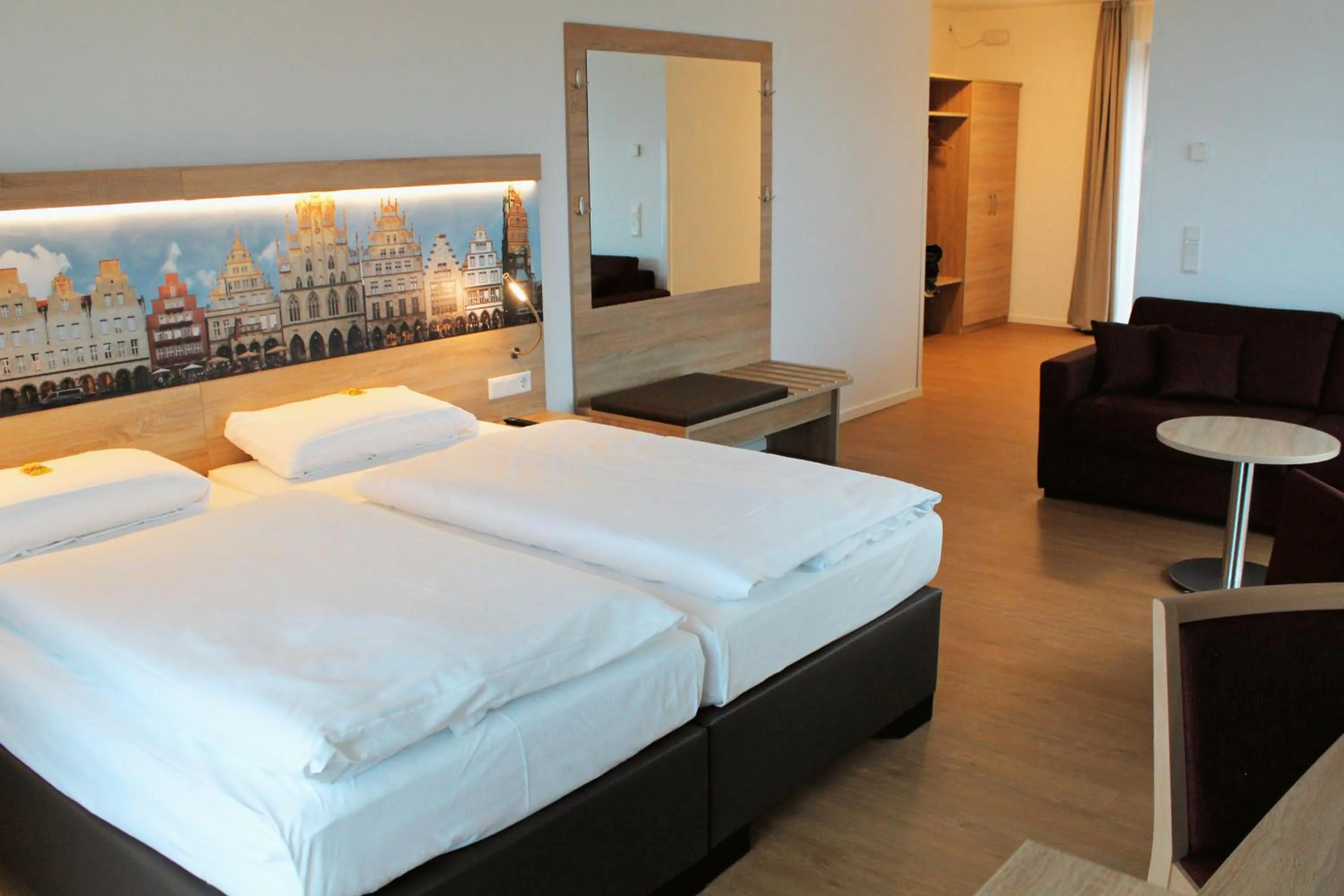 Photo of the whole room, Bed in DRK-Tagungshotel-Dunant