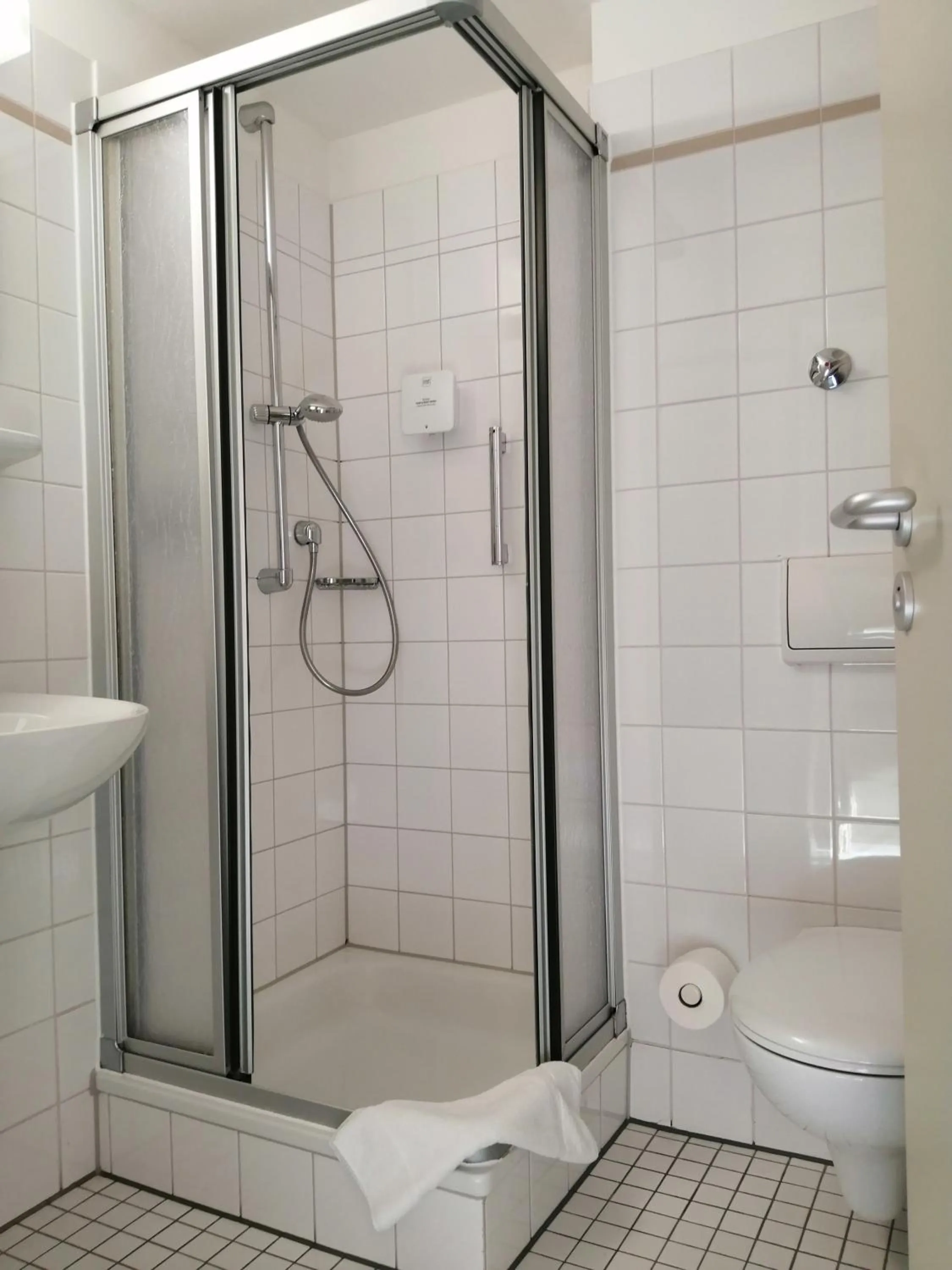 Bathroom in DRK-Tagungshotel-Dunant