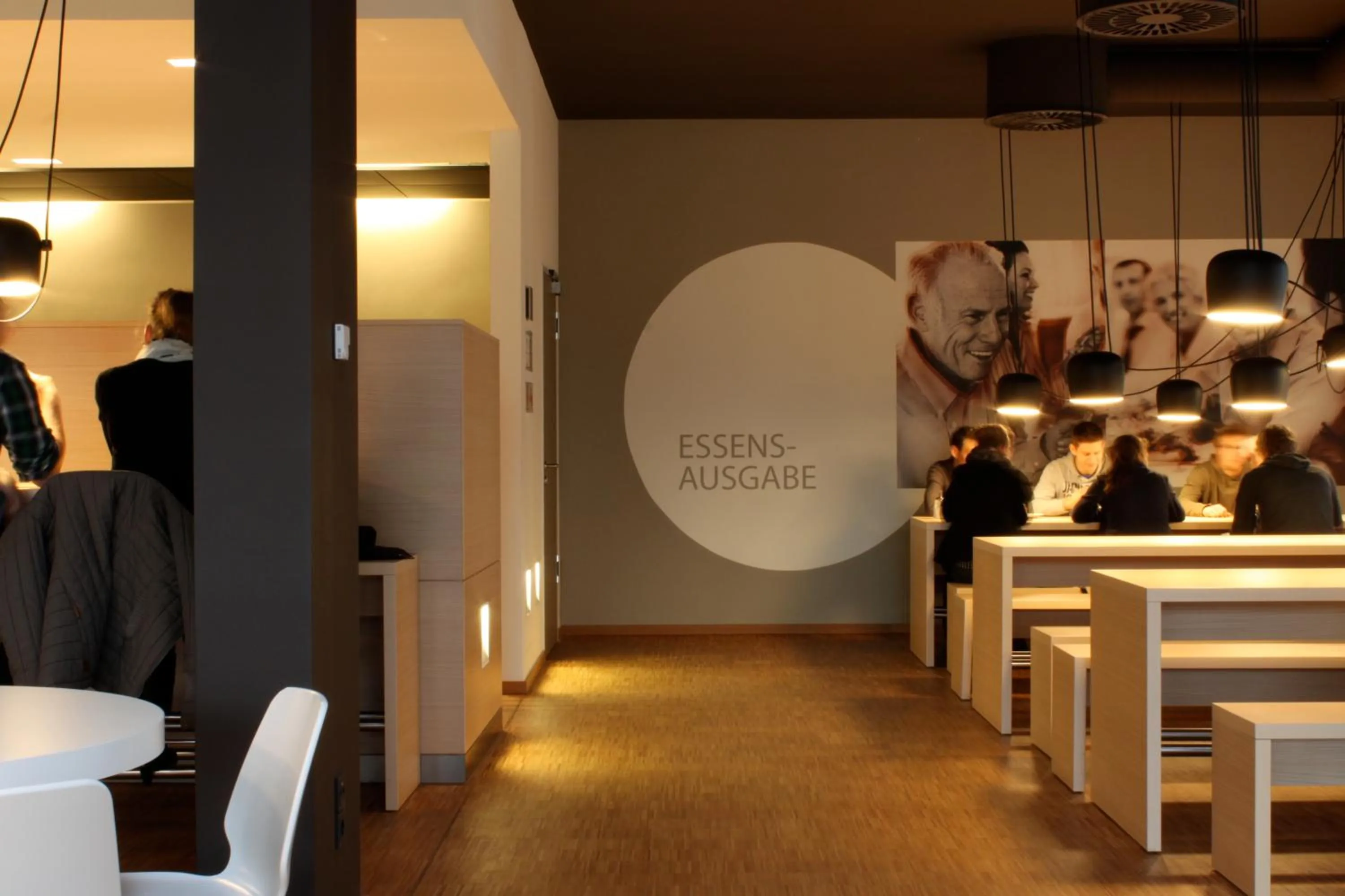 Restaurant/places to eat in DRK-Tagungshotel-Dunant