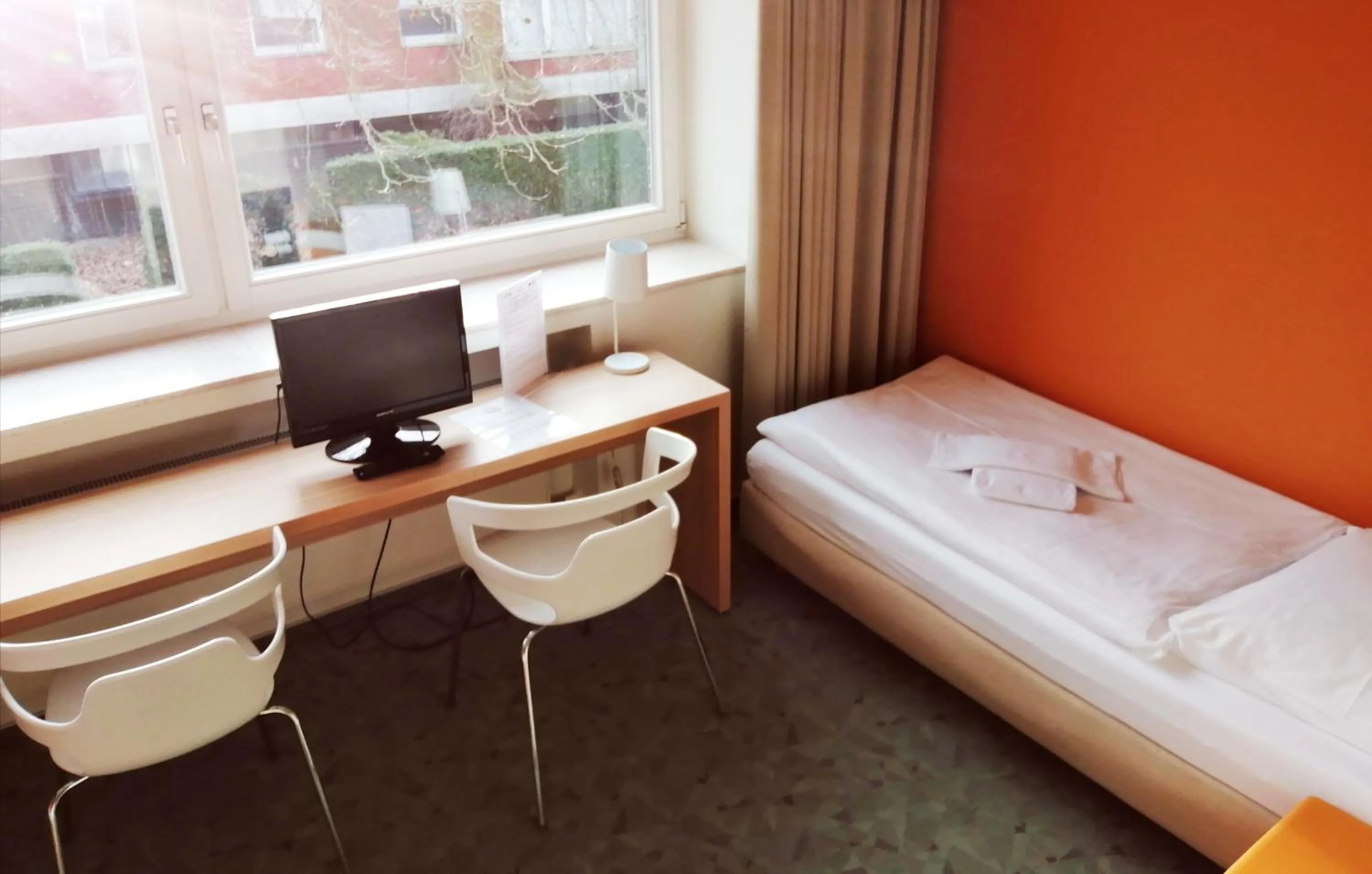 Bed in DRK-Tagungshotel-Dunant