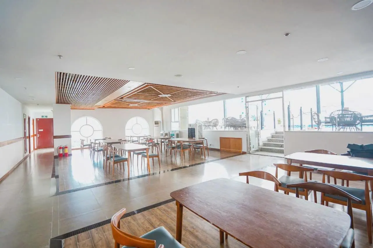 Restaurant/places to eat in Isena Nha Trang Hotel