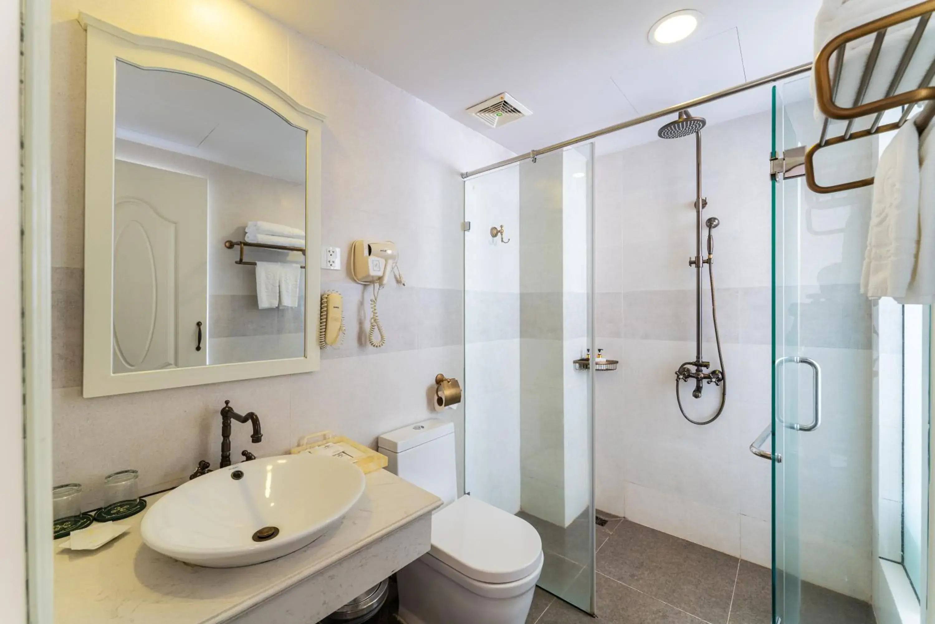 Superior Double Room in Nha Trang Prince Hotel Superior Double Room in Nha Trang Prince Hotel