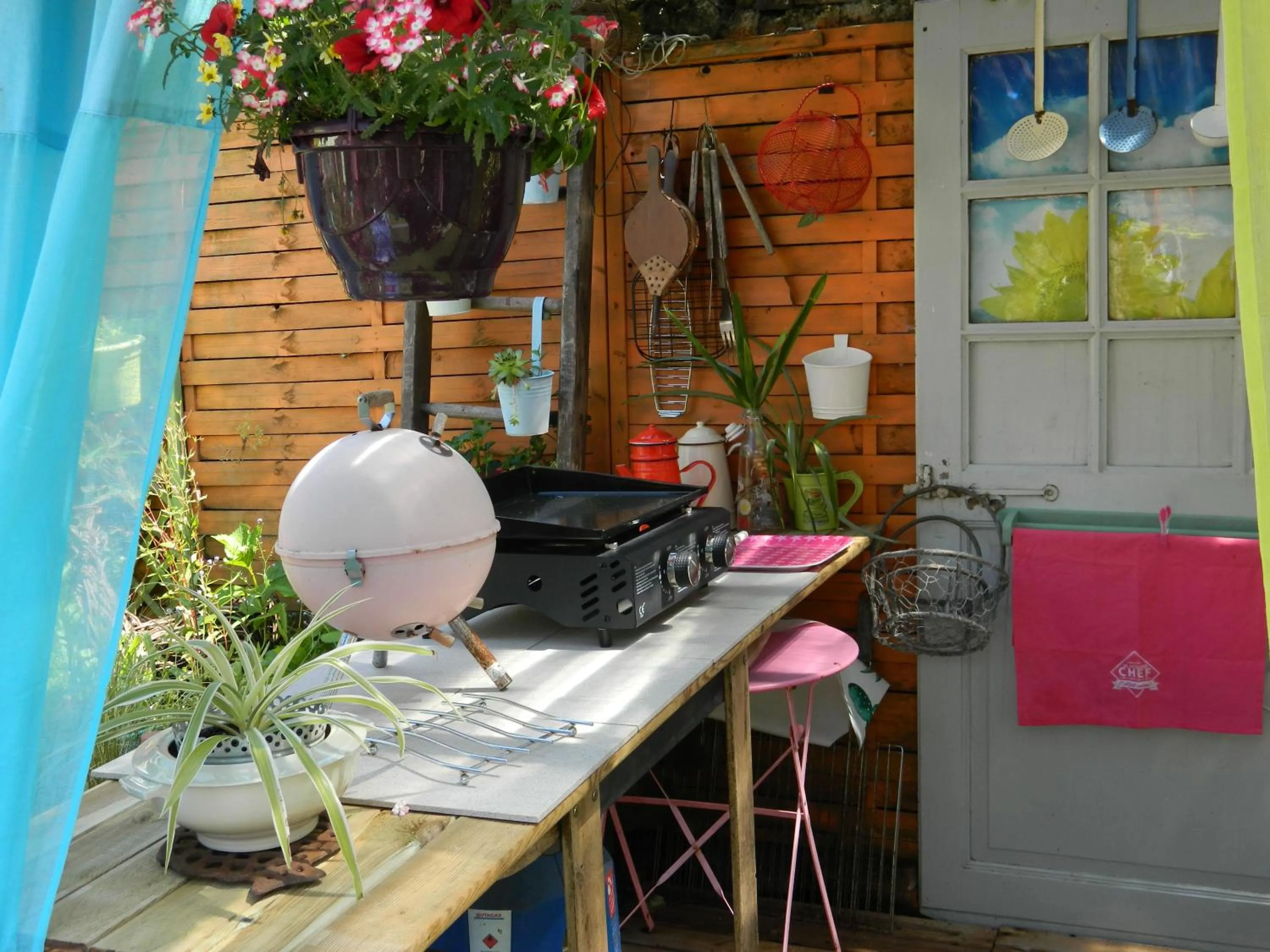 BBQ facilities in Chambres d'hôtes La Fougereuse