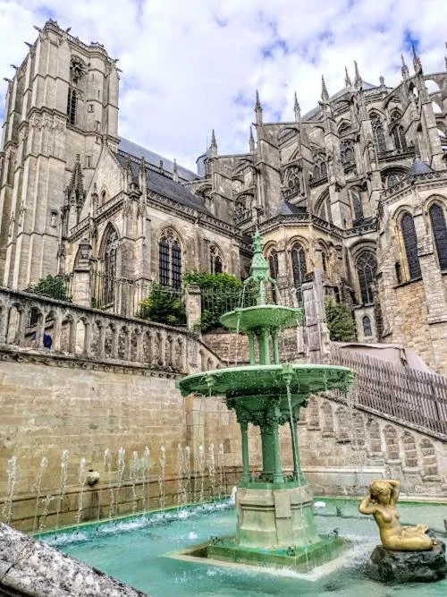 Nearby landmark in Brit Hotel Le Cottage Le Mans Sud