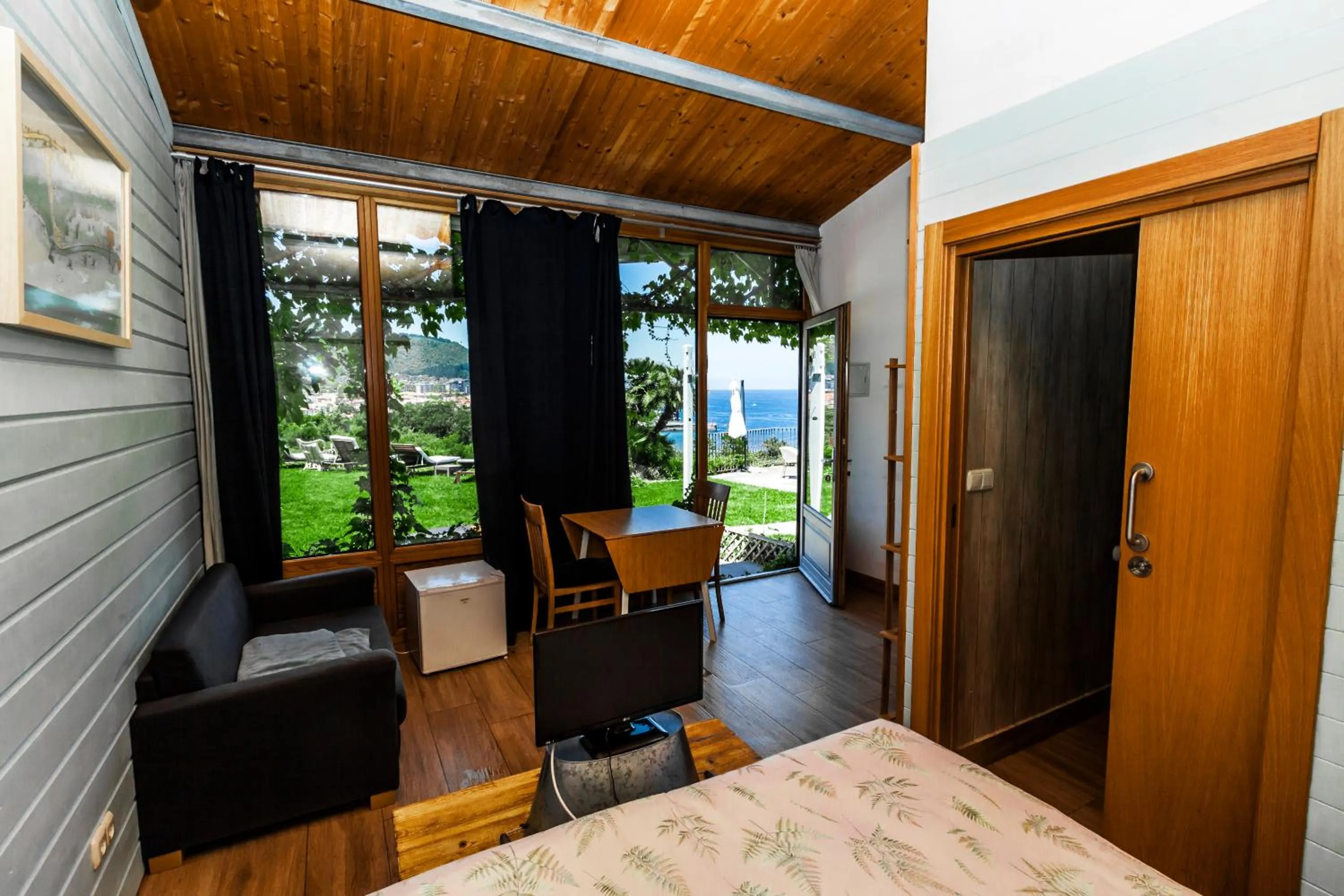 Sea view, Bed in Hotel Villa Itsaso