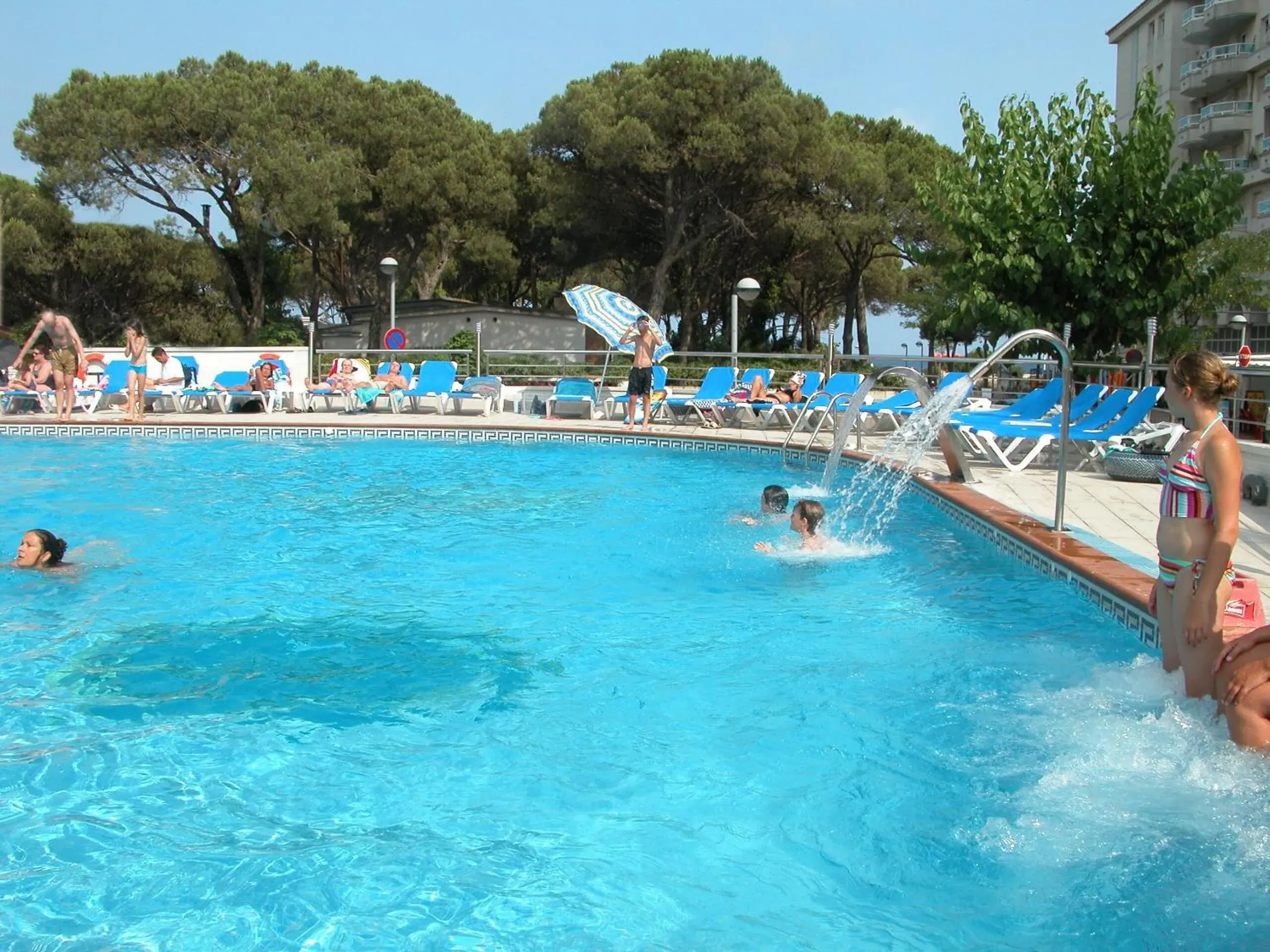 Swimming pool in Hotel Blaucel Swimming pool in Hotel Blaucel