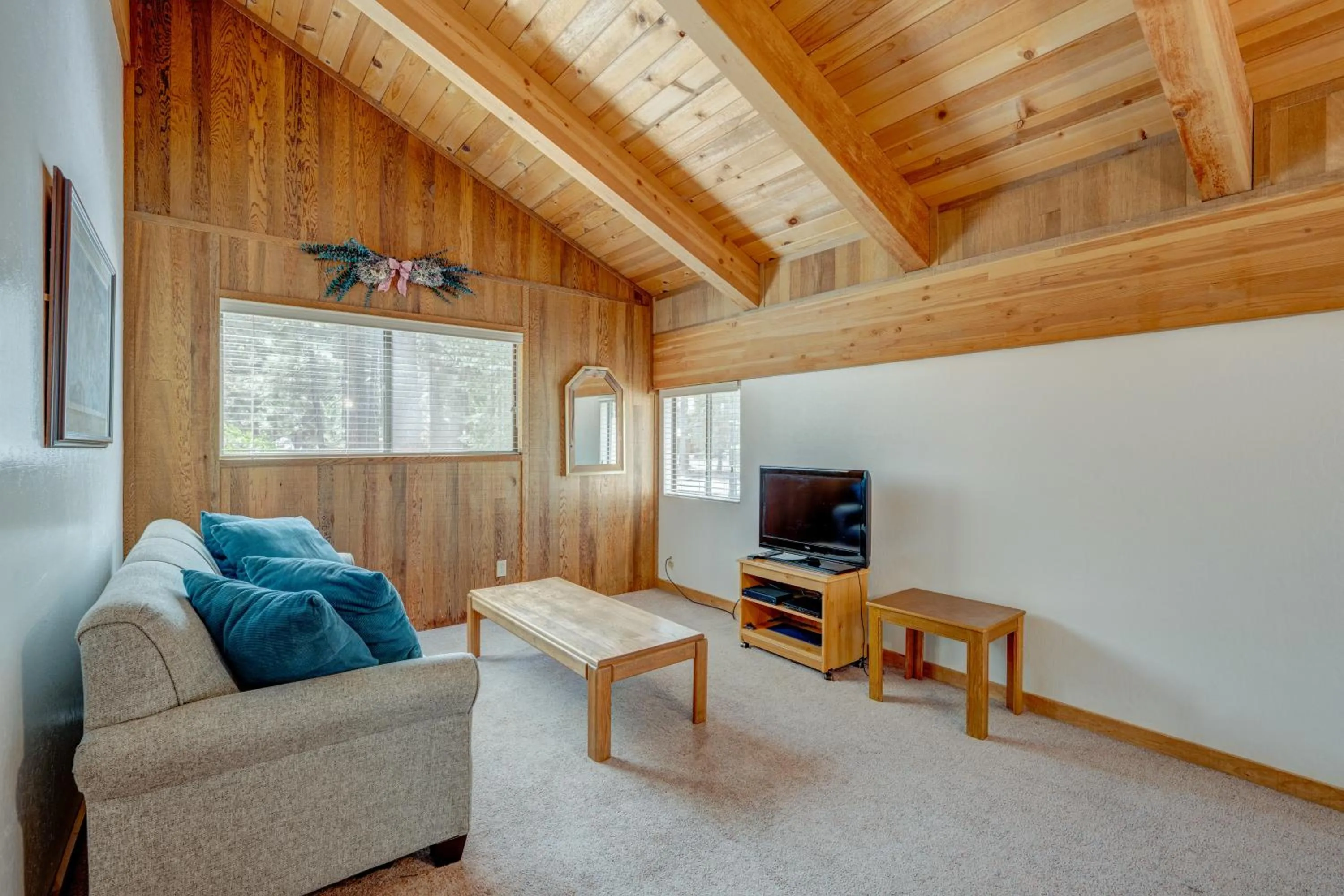 Beaver Pond Northstar Luxury Chalet with Hot Tub