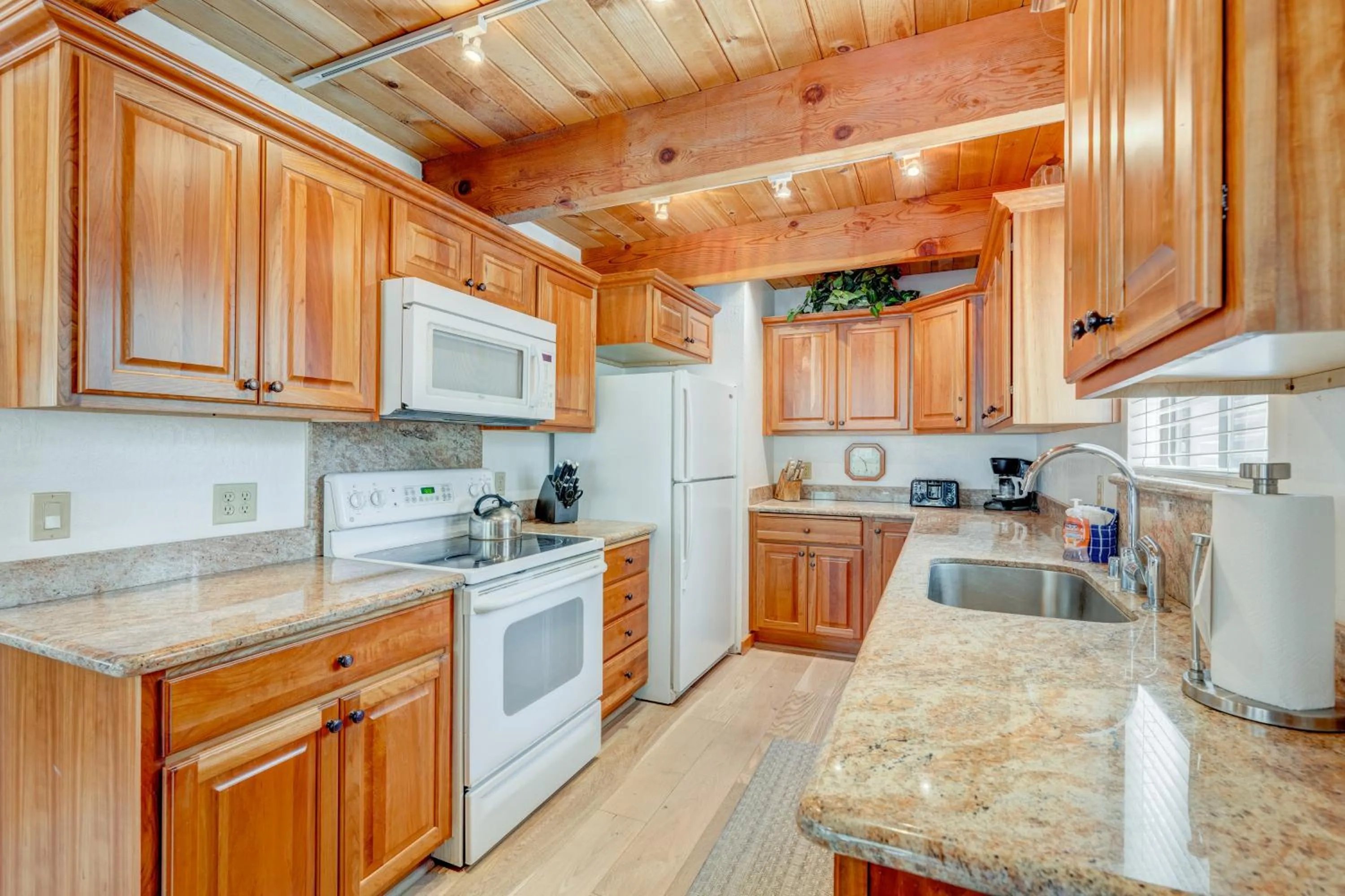 Beaver Pond Northstar Luxury Chalet with Hot Tub