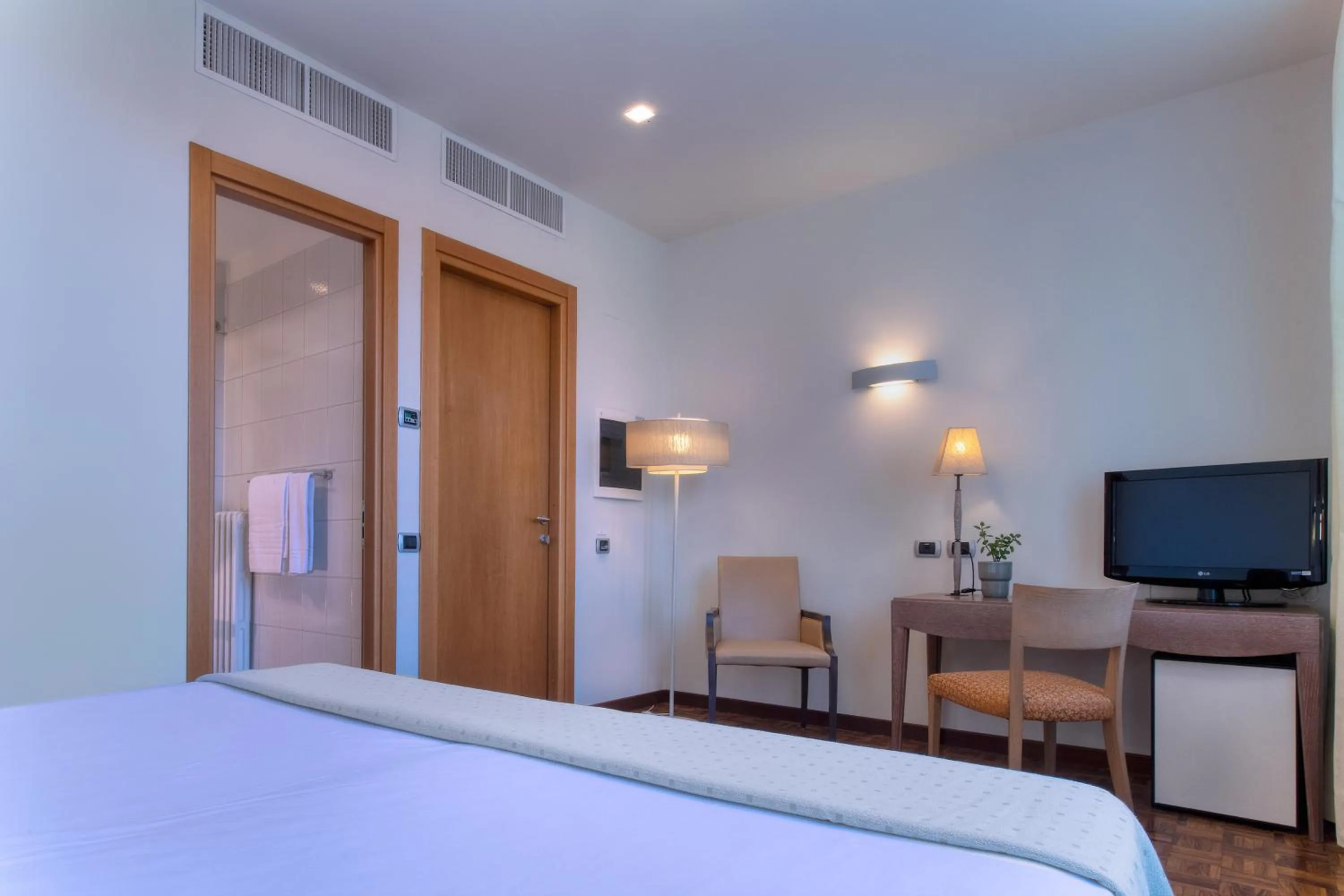 Photo of the whole room, Bed in Park Hotel