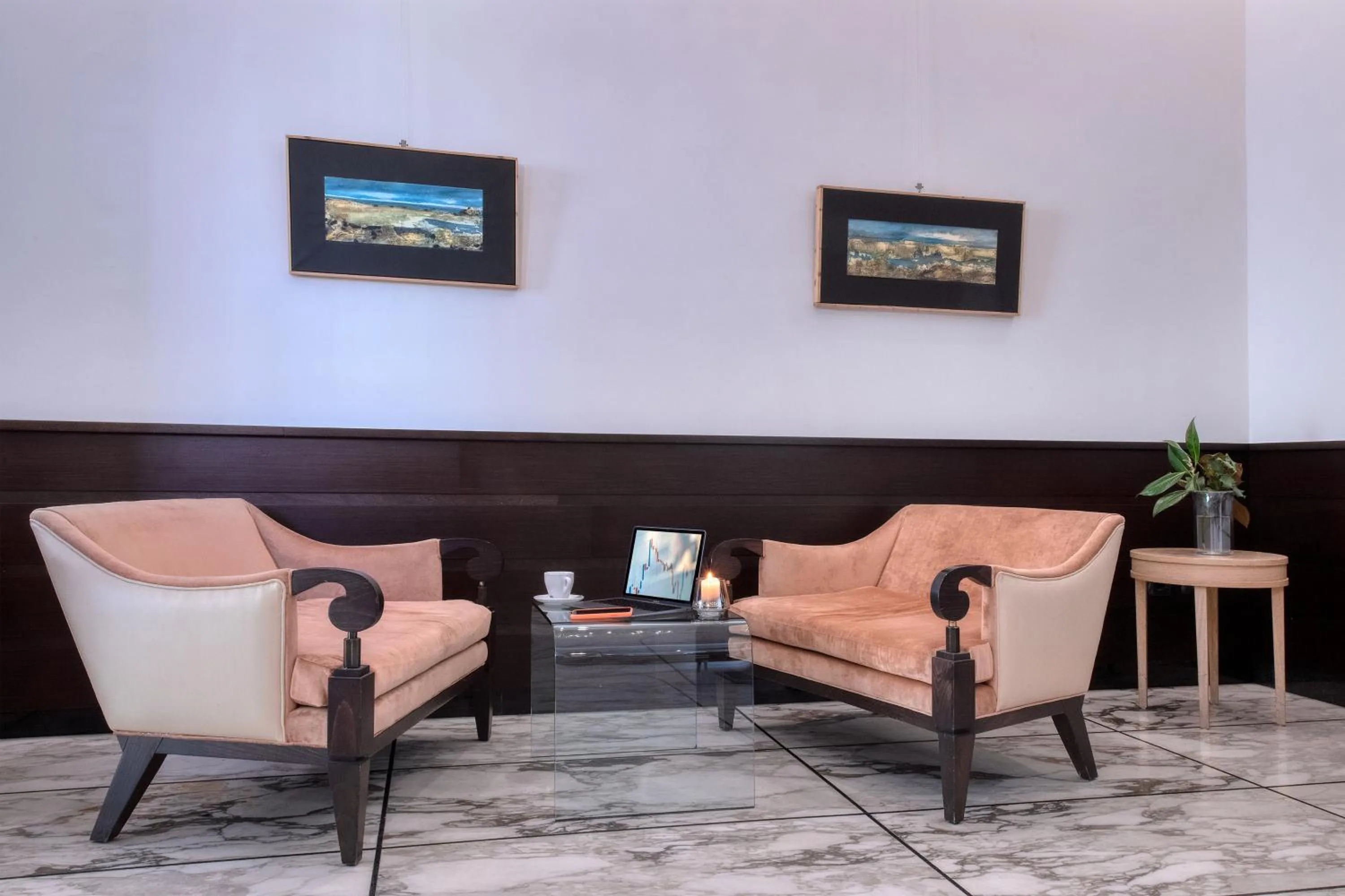 Seating area in Park Hotel