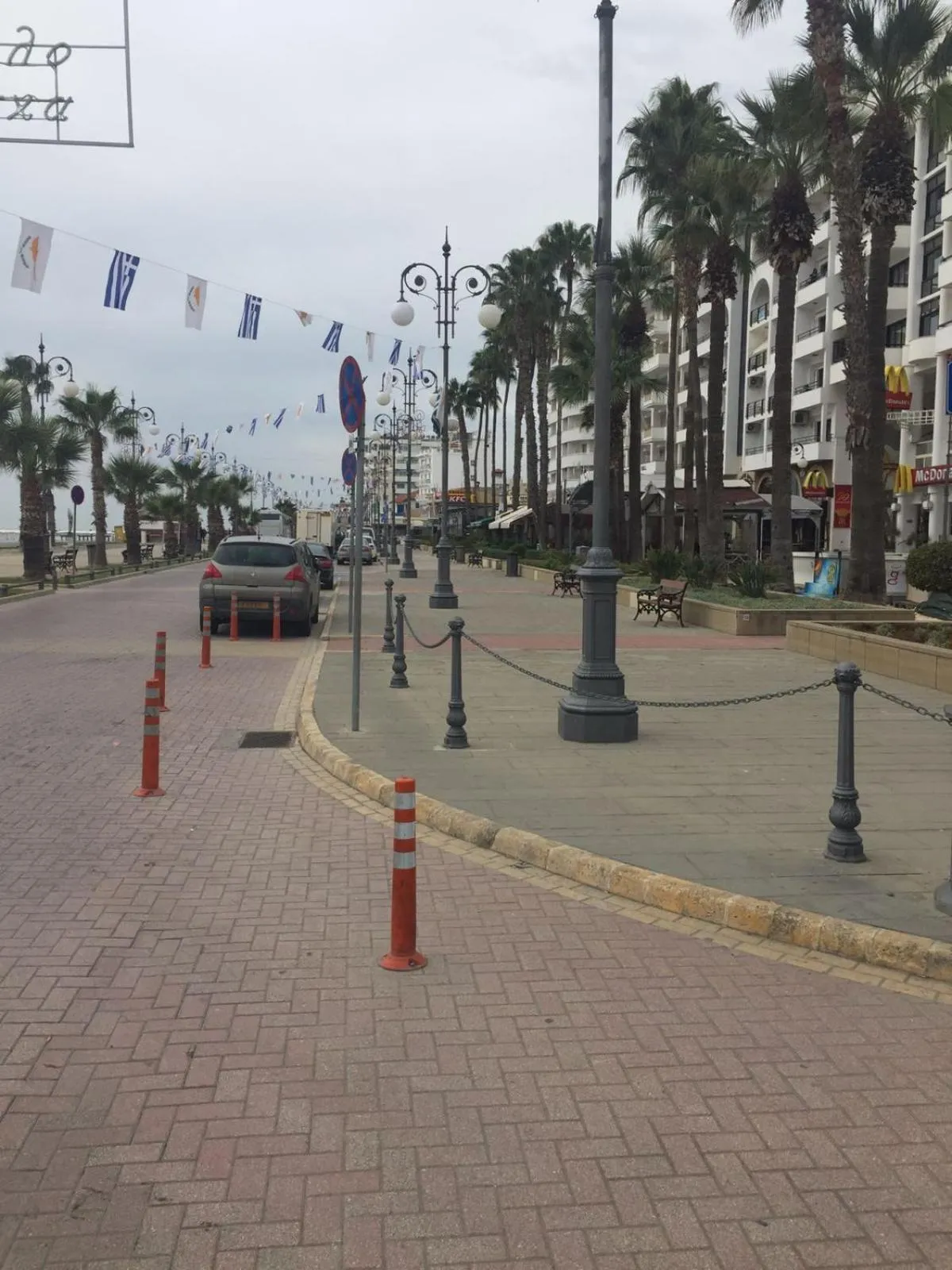 Restaurant/places to eat in Nautilus Tourist Apartments