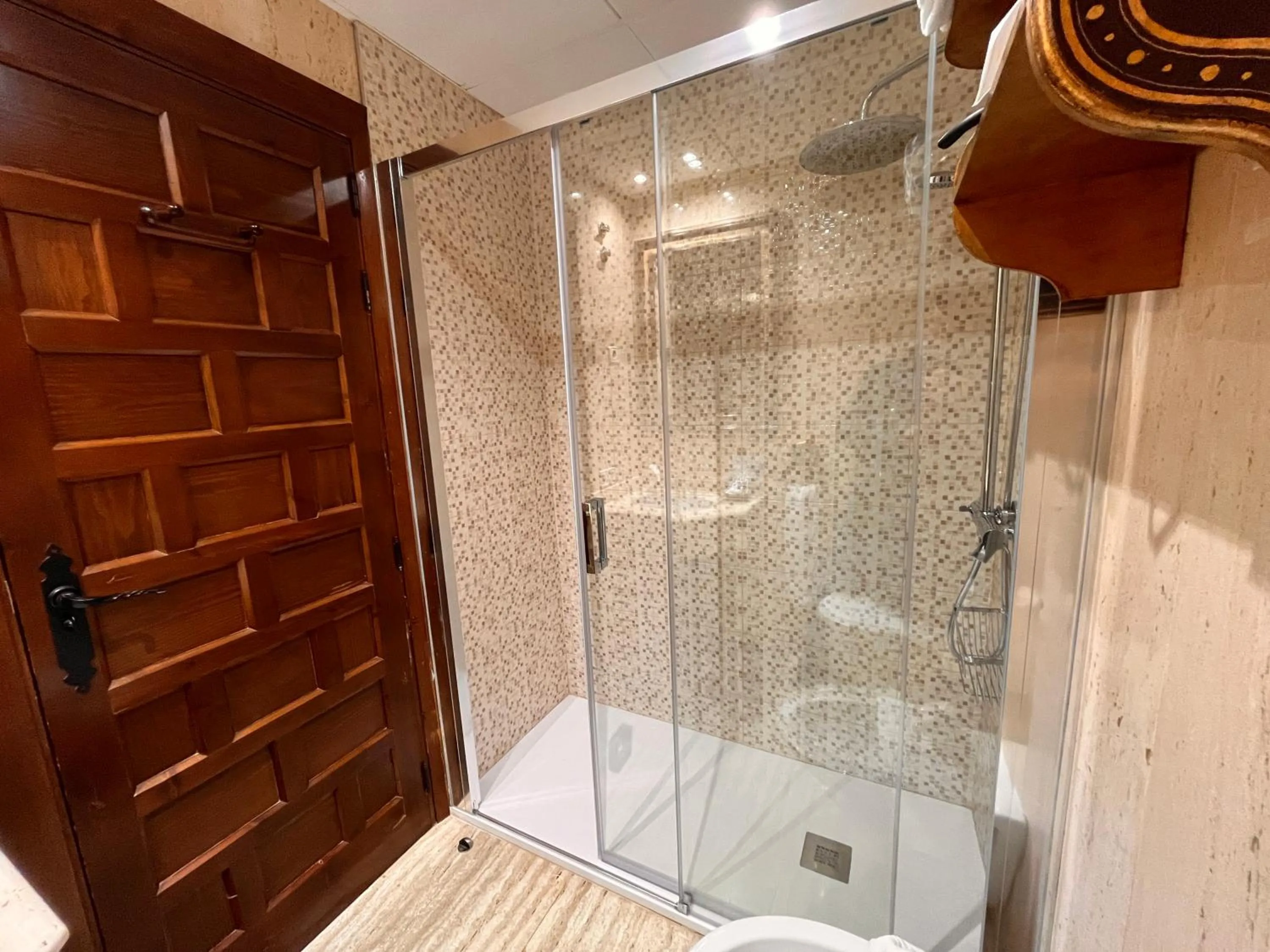 Shower in Hotel Microtel Placentinos