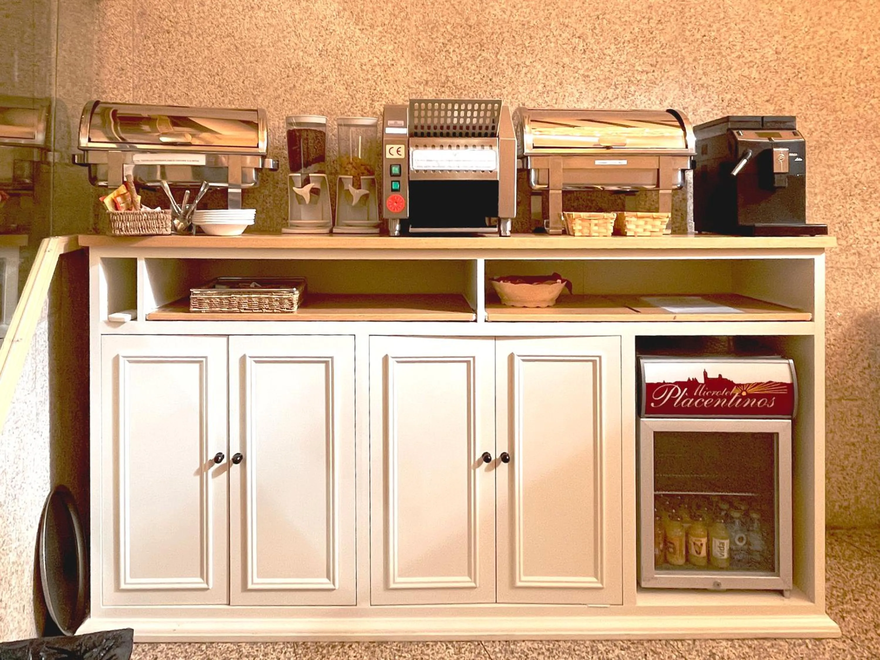 Breakfast in Hotel Microtel Placentinos