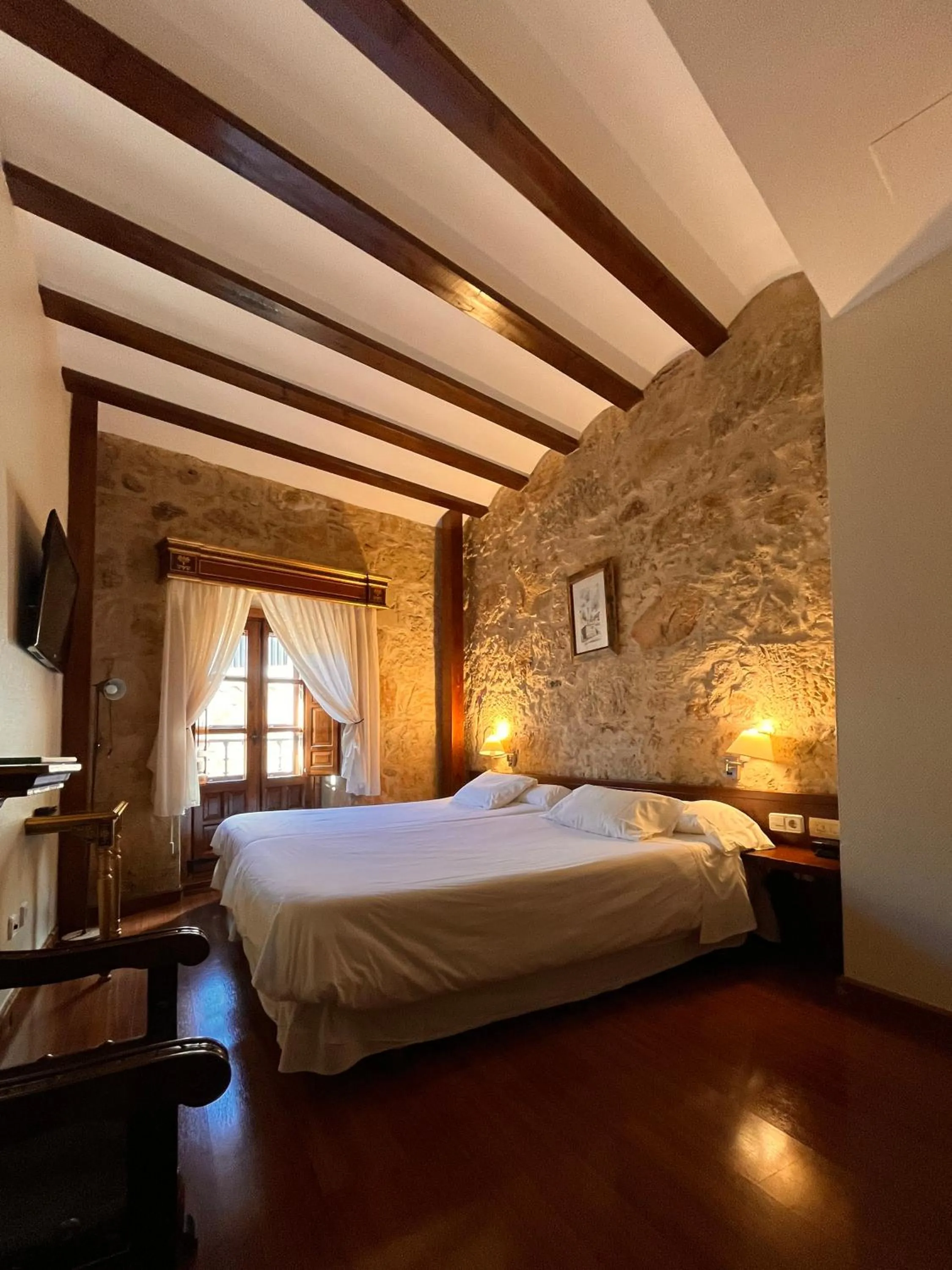 Photo of the whole room, Bed in Hotel Microtel Placentinos