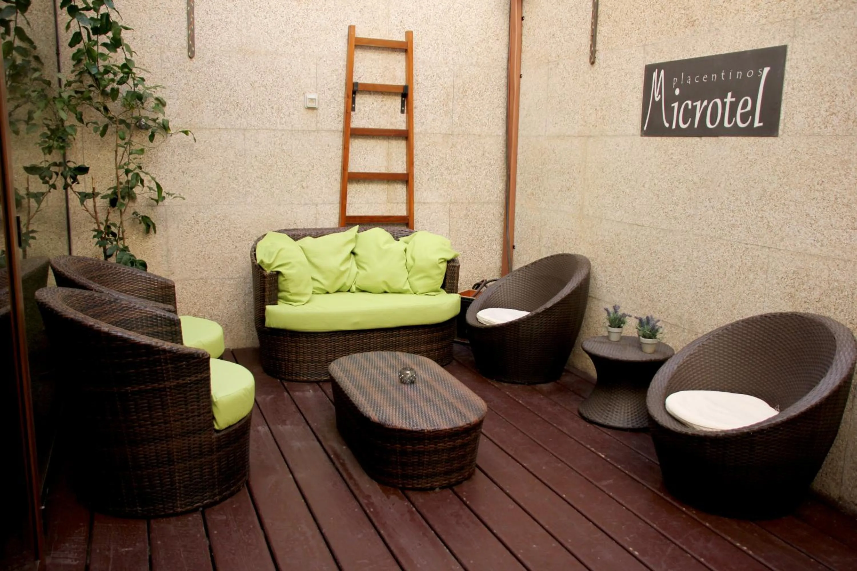 Patio in Hotel Microtel Placentinos