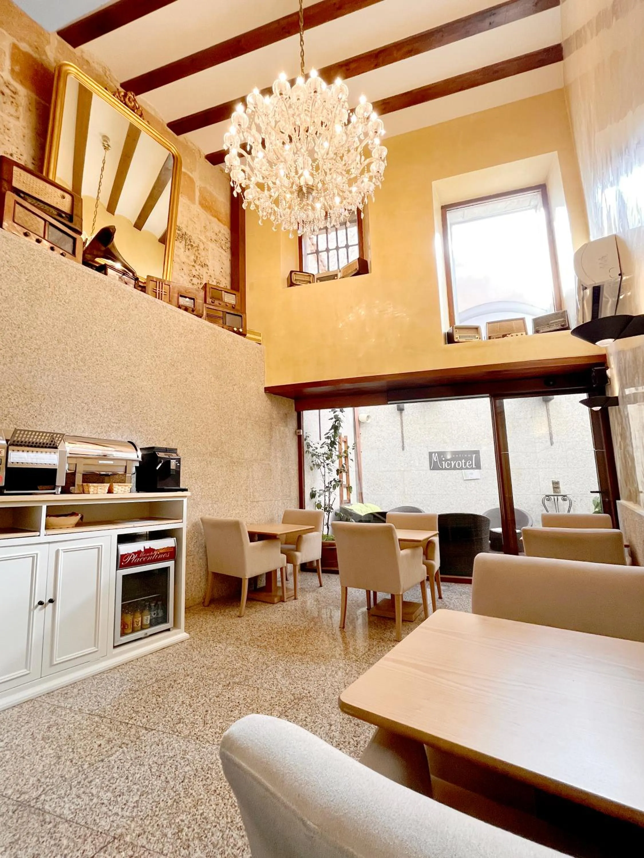Dining area in Hotel Microtel Placentinos
