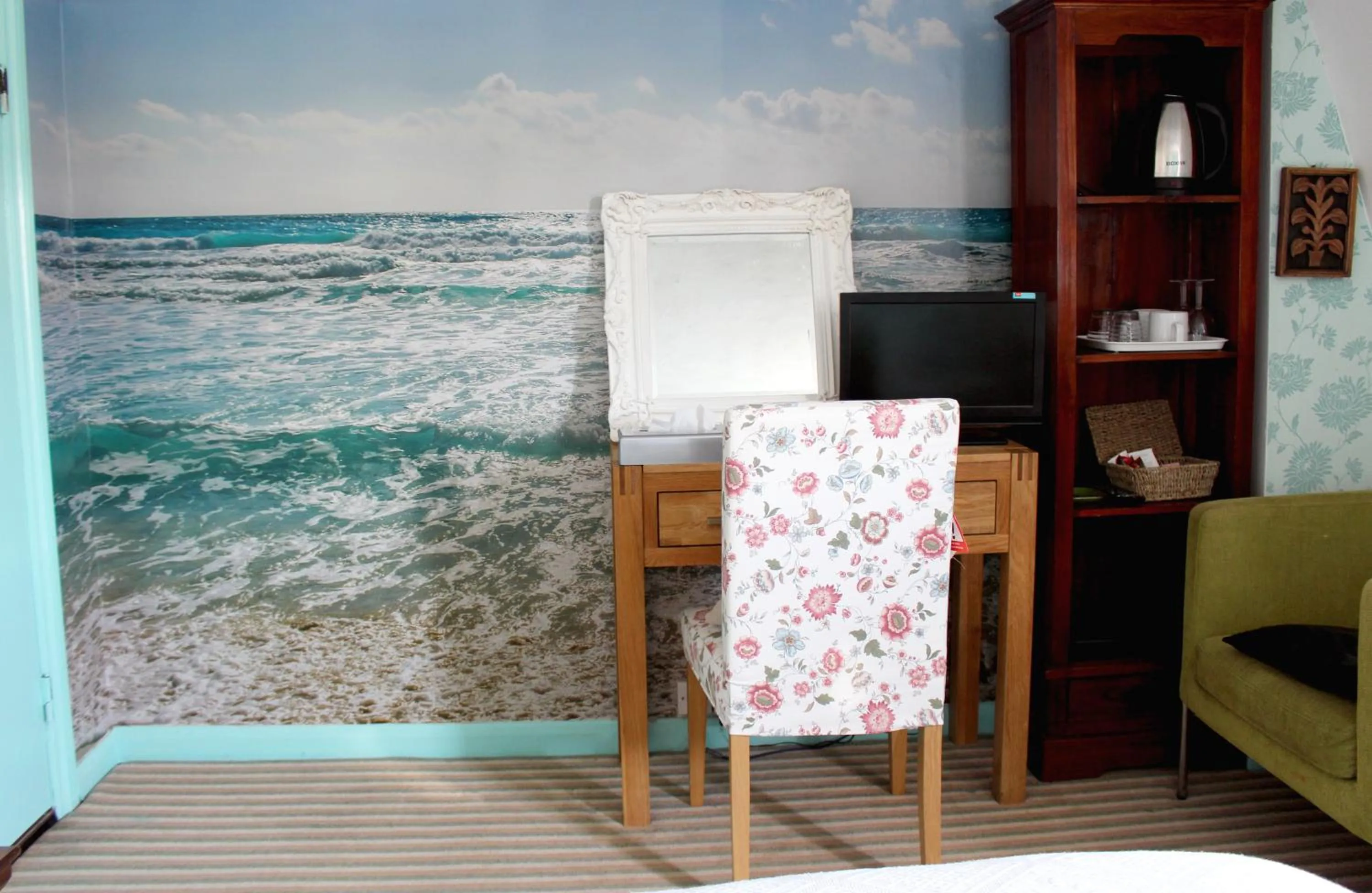 Photo of the whole room in Hudsons