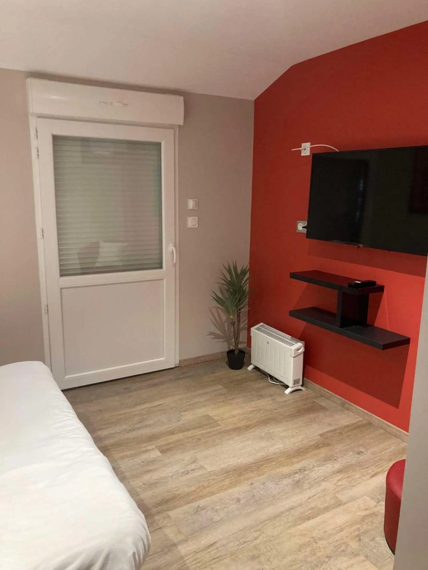 Bedroom, Bed in Brit Hotel Confort Foix