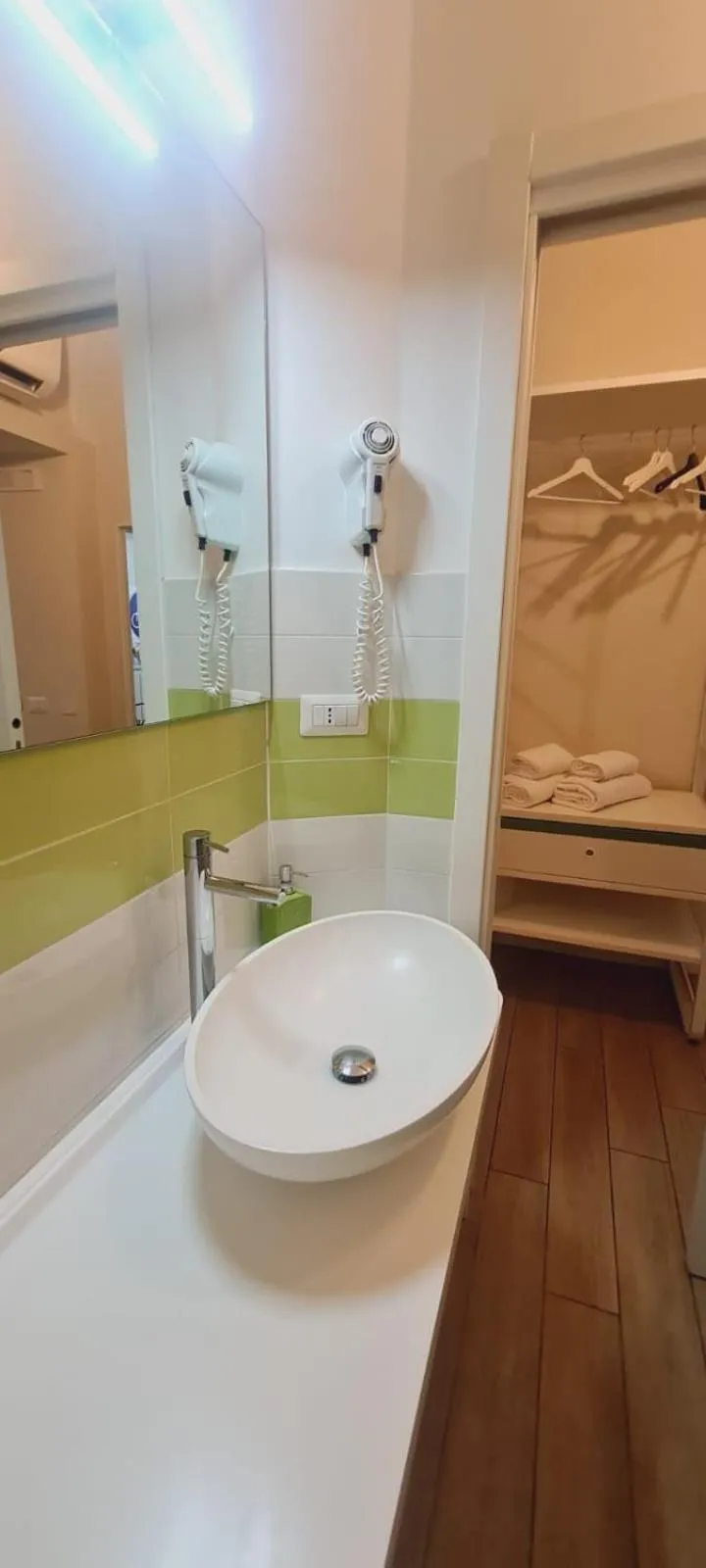 Bathroom in Bed&BikeRome ROOMS