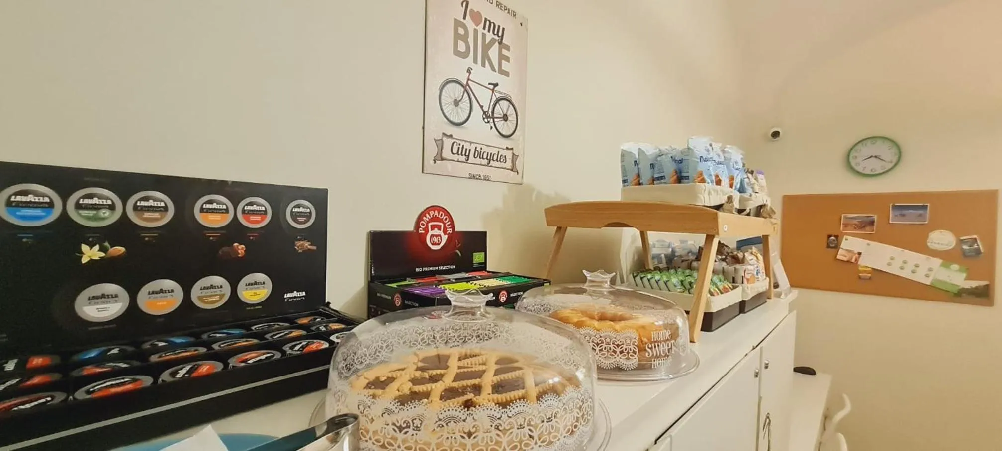 Food and drinks in Bed&BikeRome ROOMS