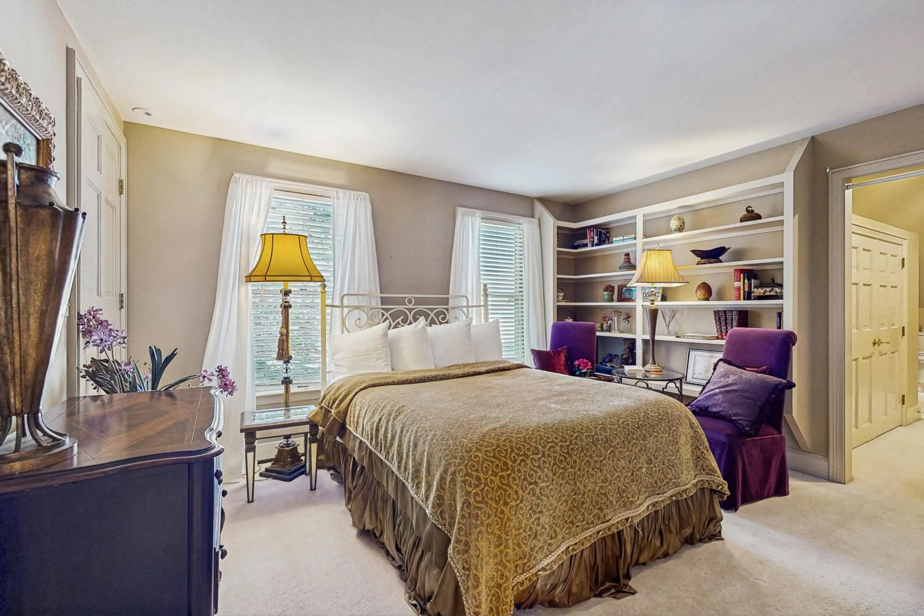 Bed in Grandeur On The Green