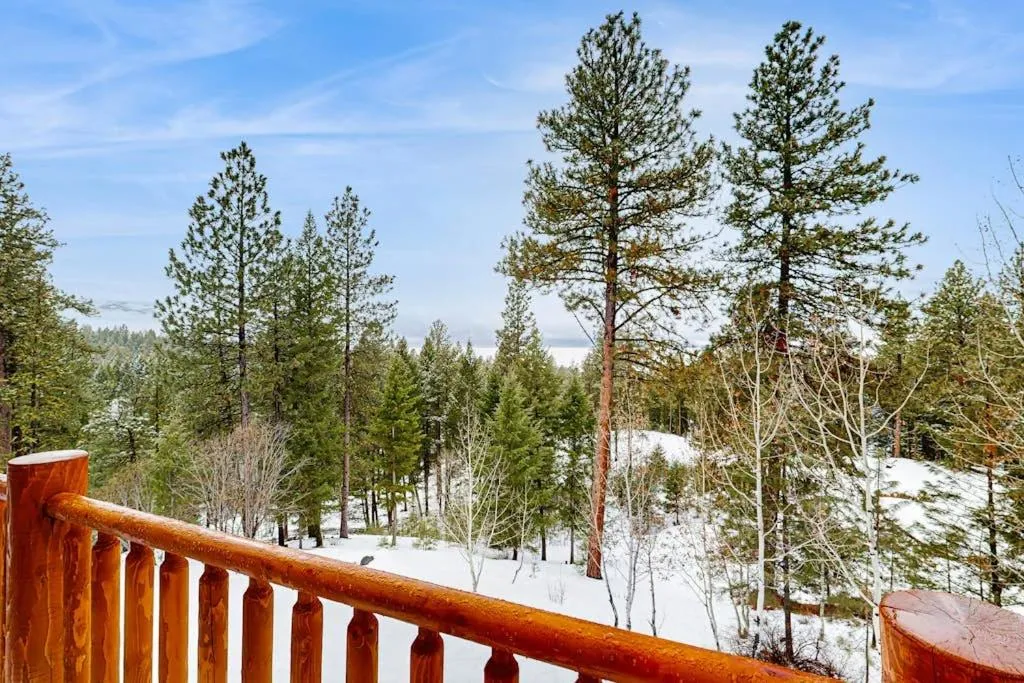 Cascade Lakeview Log Cabin