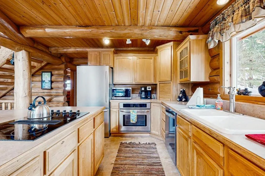 Cascade Lakeview Log Cabin