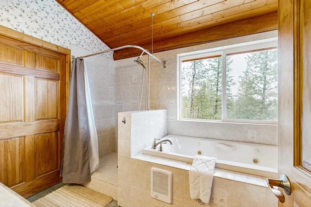 Cascade Lakeview Log Cabin