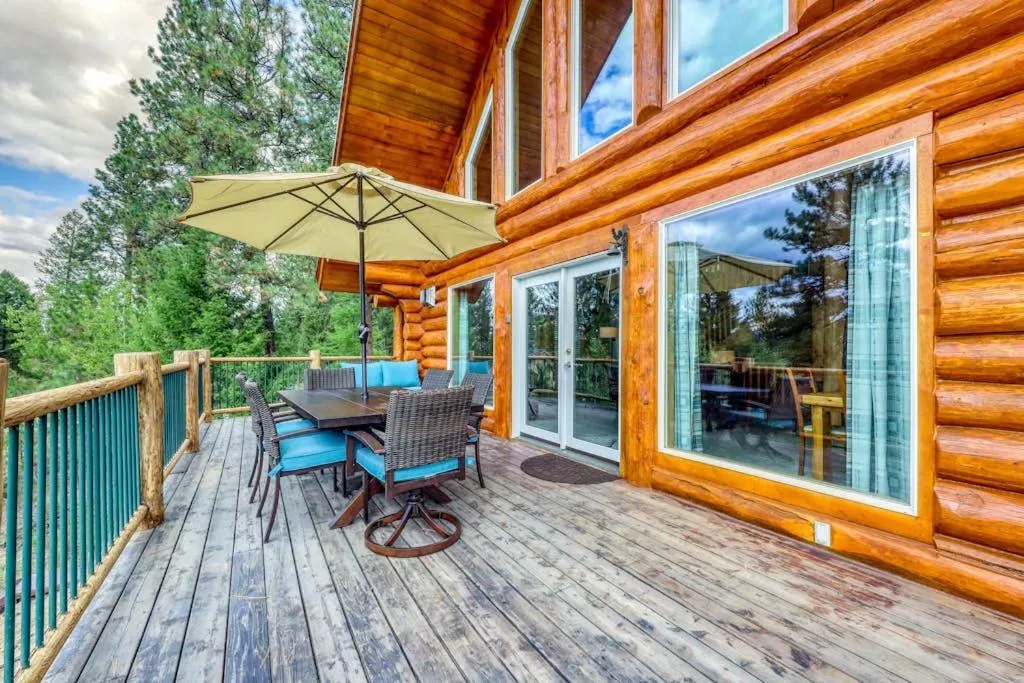 Cascade Lakeview Log Cabin