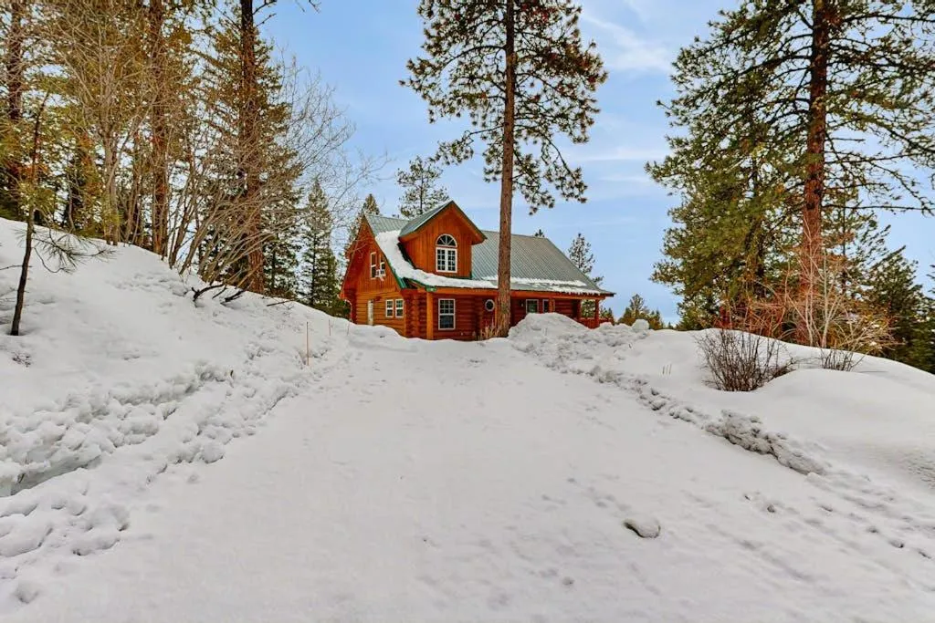 Cascade Lakeview Log Cabin
