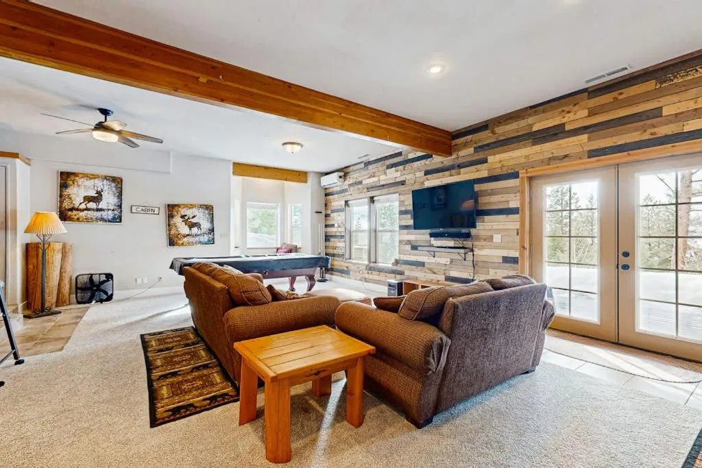Cascade Lakeview Log Cabin
