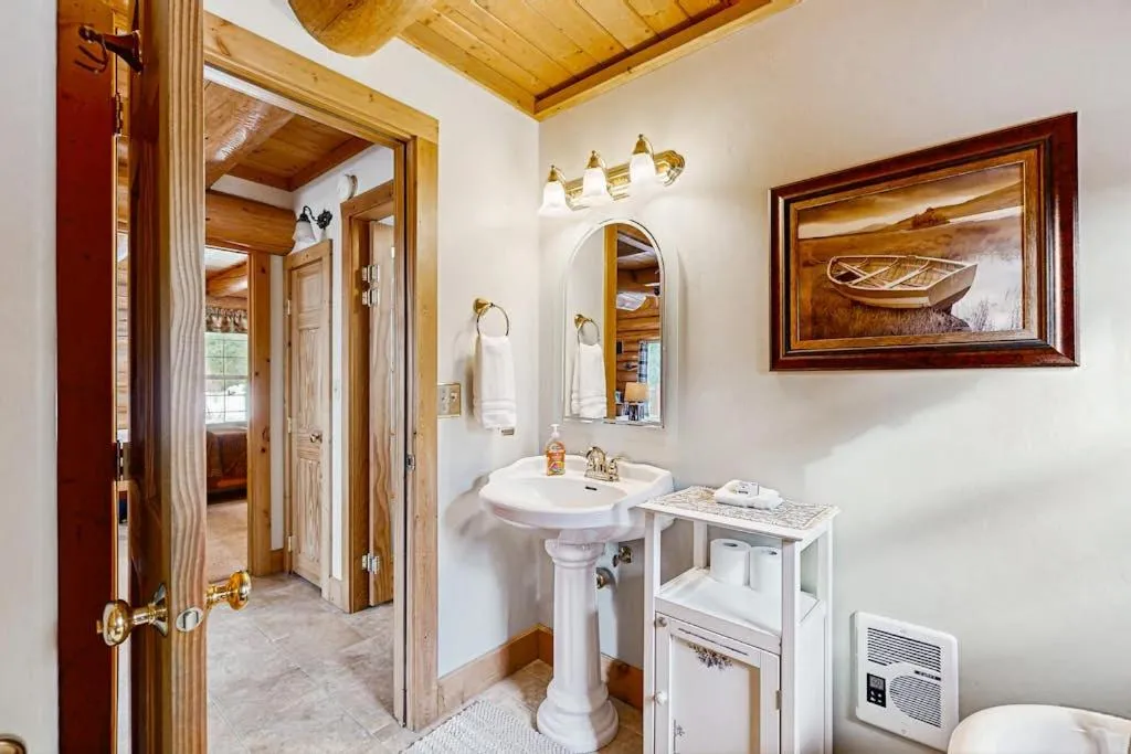 Cascade Lakeview Log Cabin