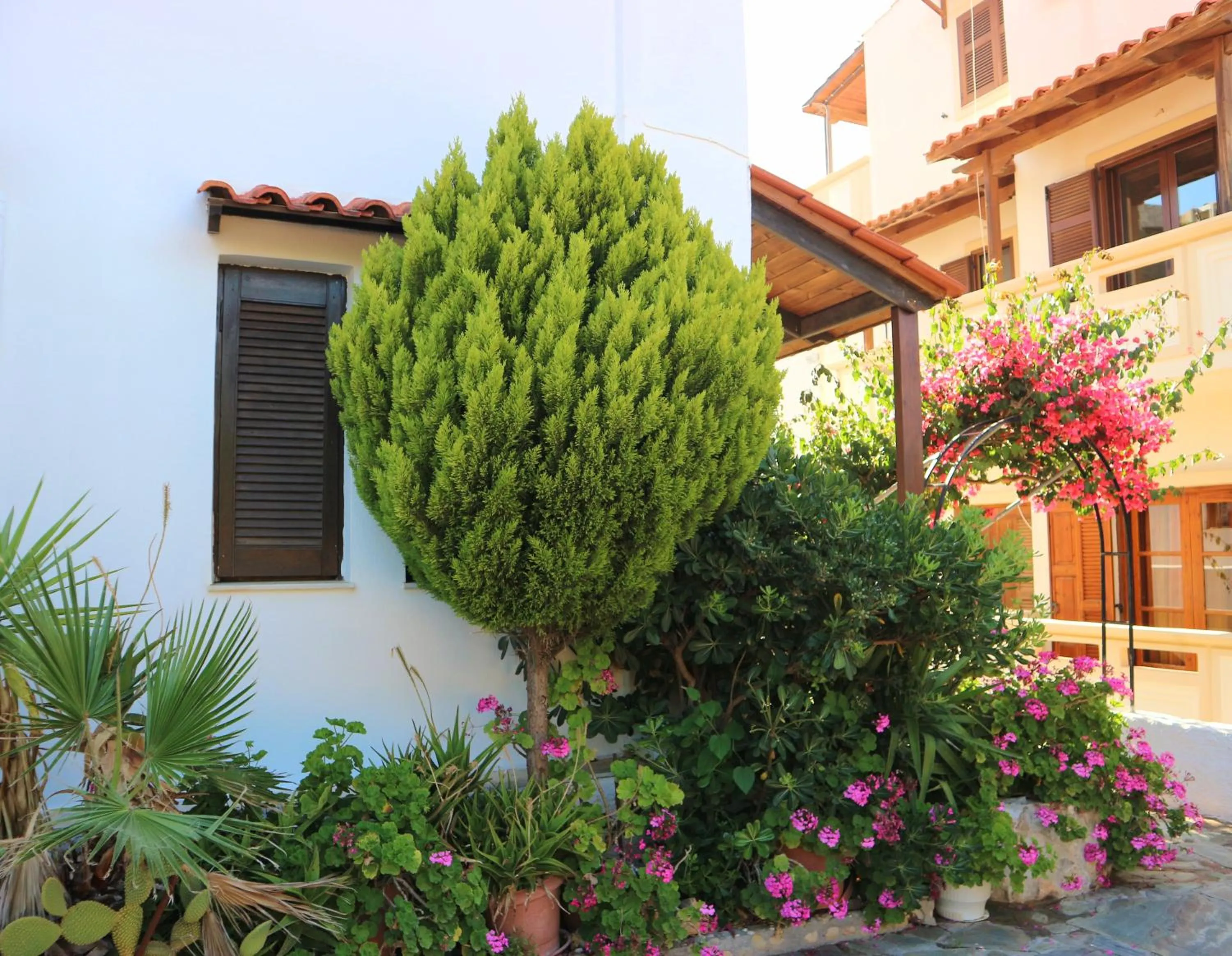 Facade/entrance in Oliaria Apartments