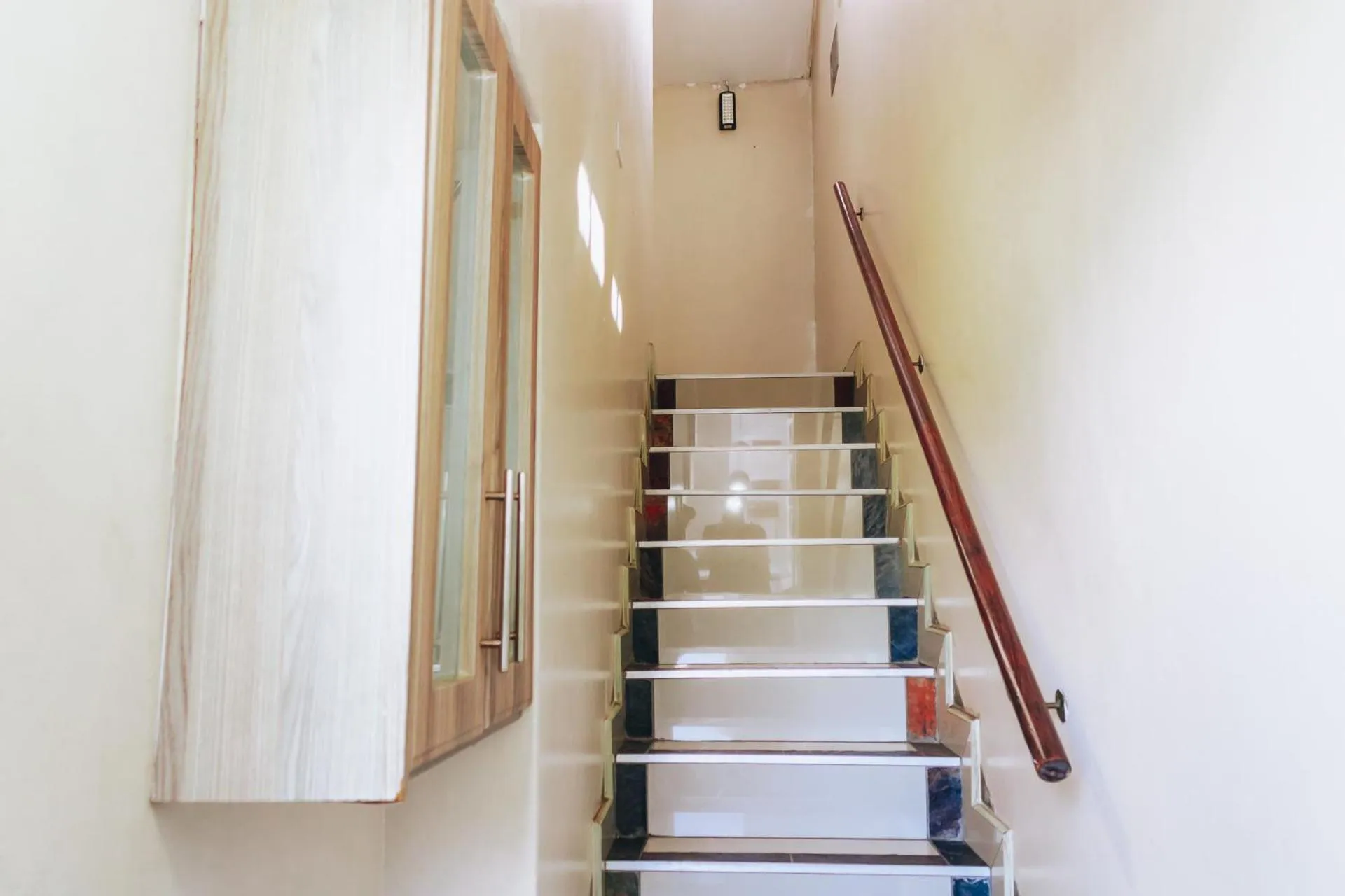 New England Guest House by Ilawu