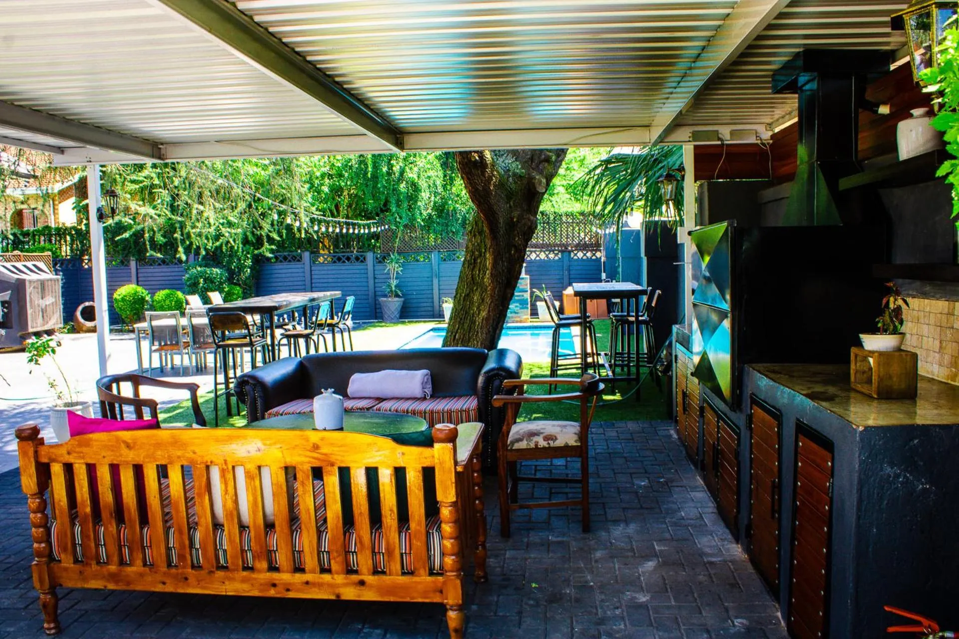 Seating area in New England Guest House by Ilawu