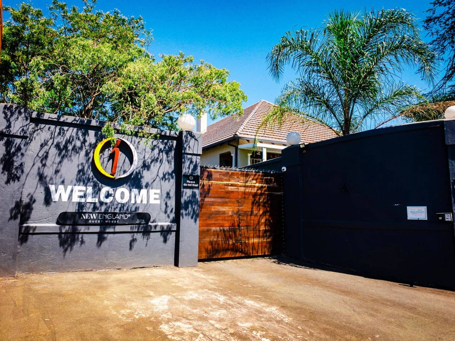 Street view in New England Guest House by Ilawu