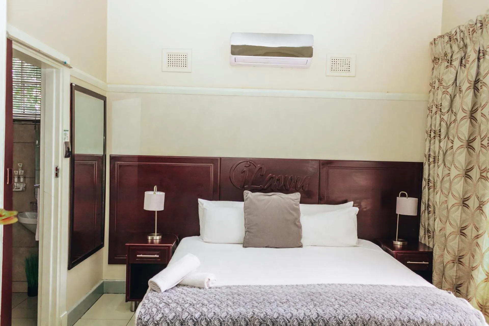 Bathroom, Bed in New England Guest House by Ilawu