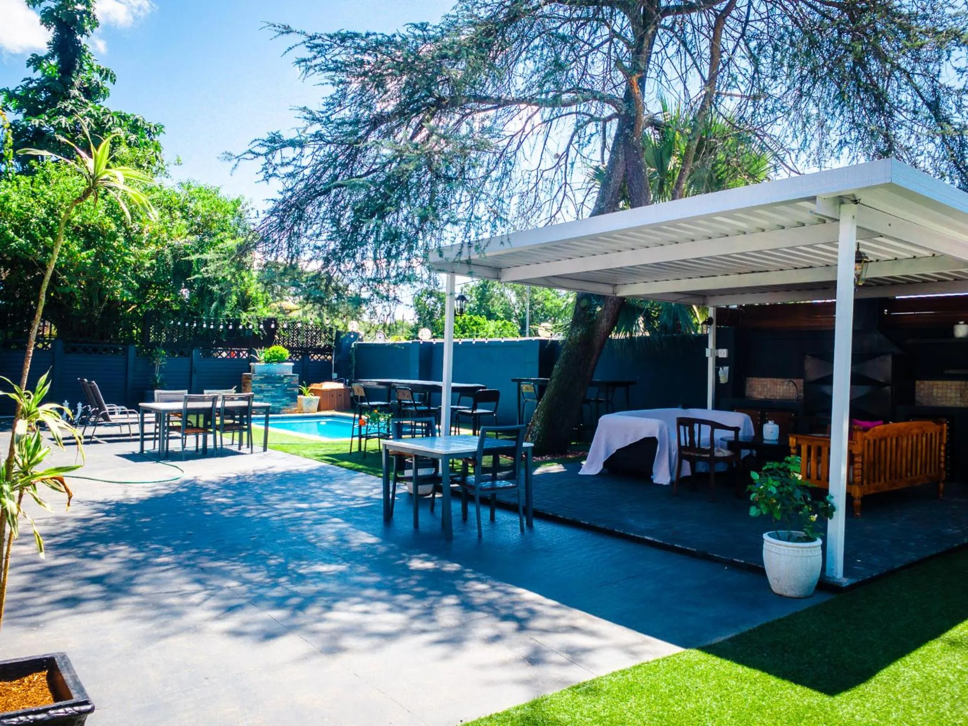 Pool view in New England Guest House by Ilawu