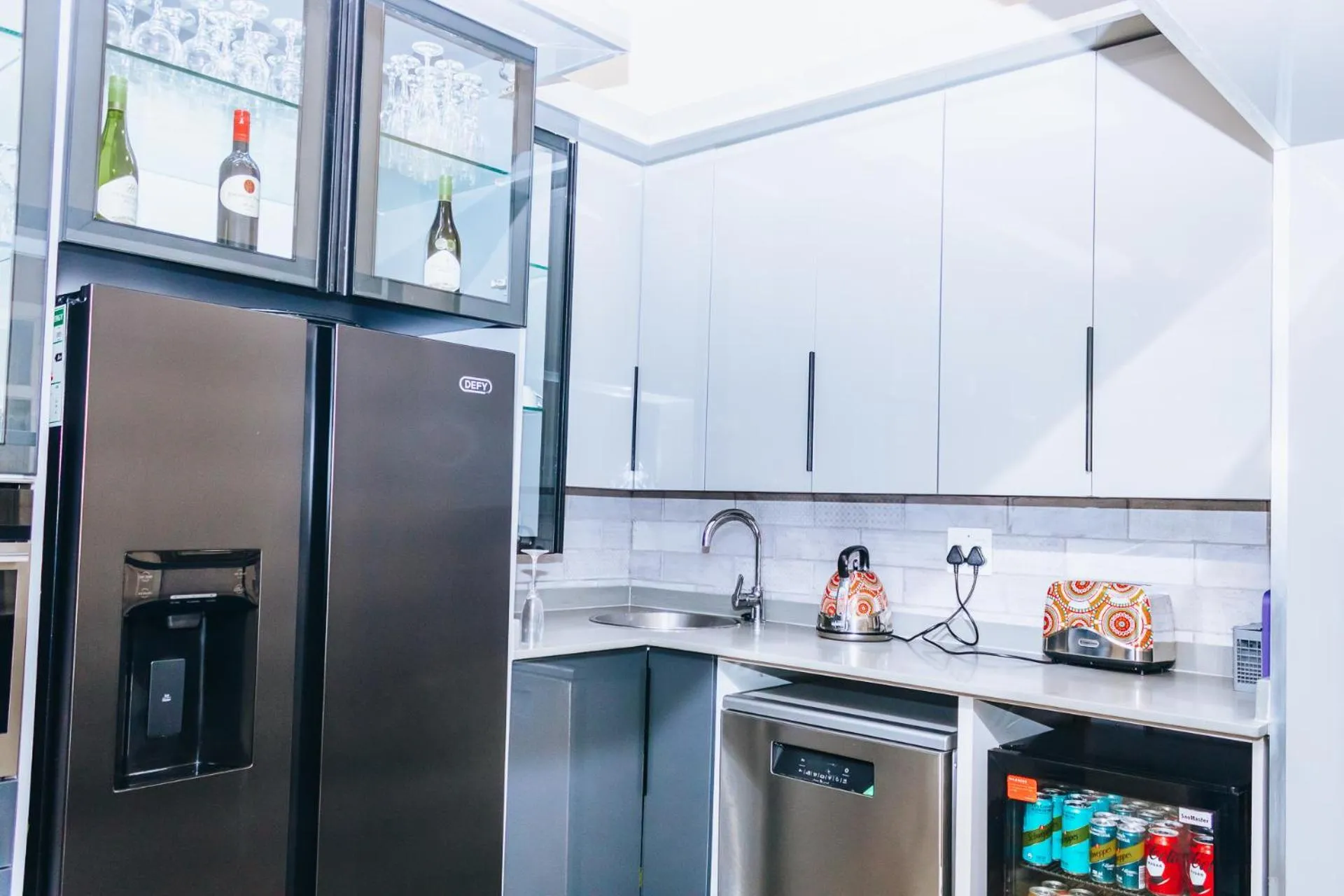 Kitchen or kitchenette in New England Guest House by Ilawu