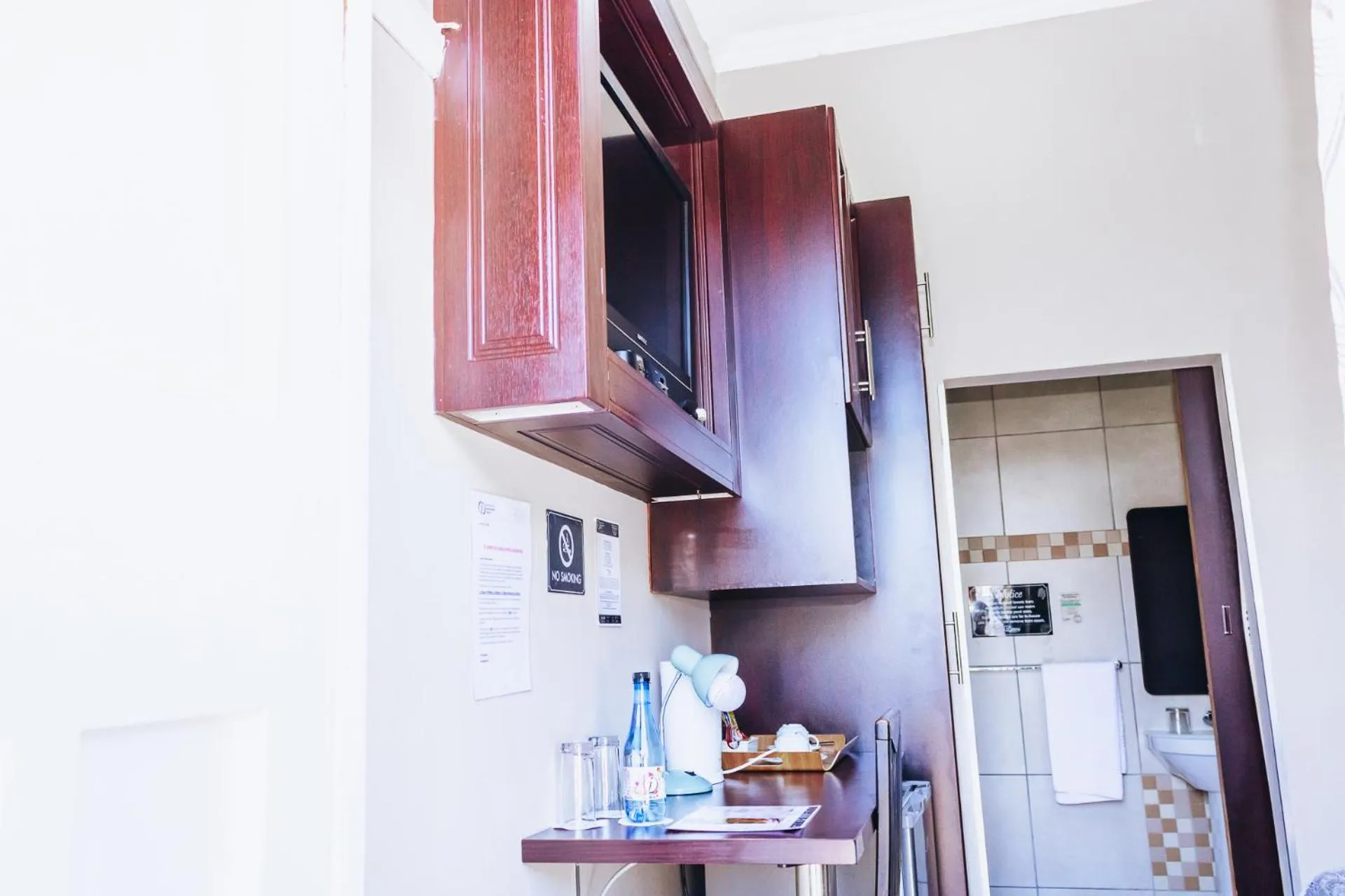 New England Guest House by Ilawu