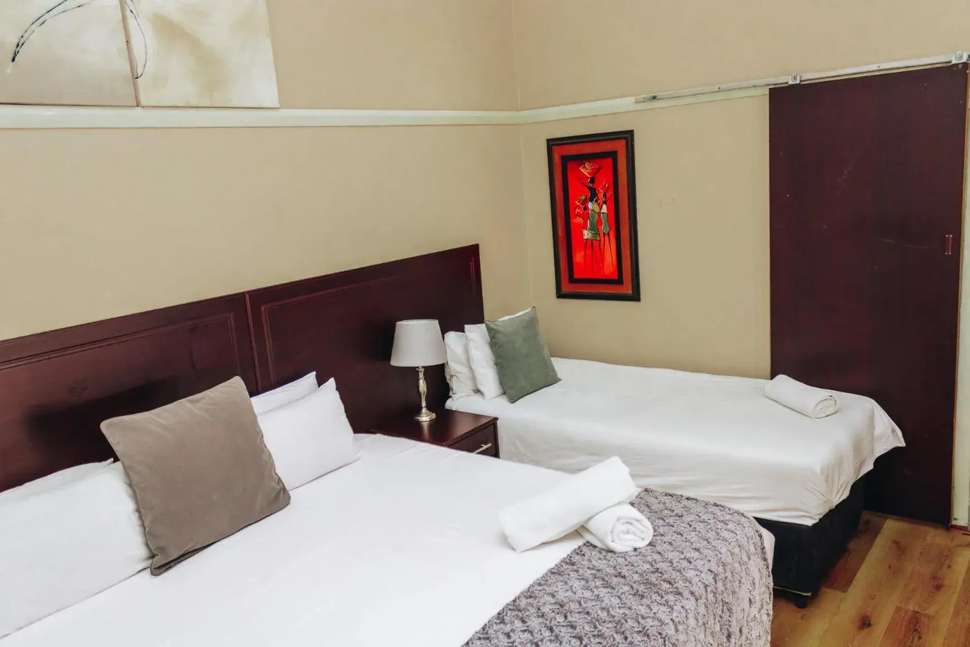 Deluxe Double Room in New England Guest House by Ilawu Deluxe Double Room in New England Guest House by Ilawu