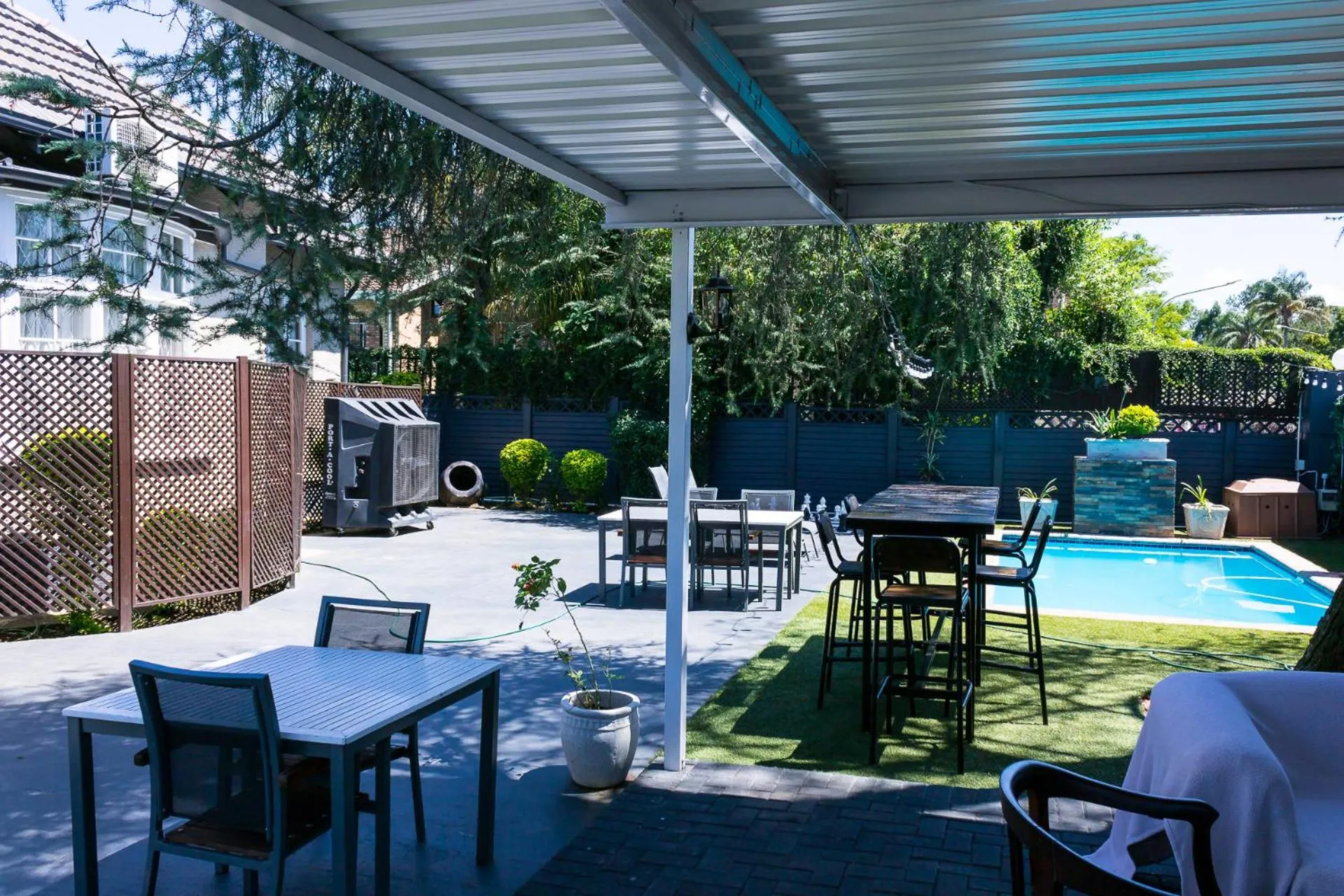 New England Guest House by Ilawu