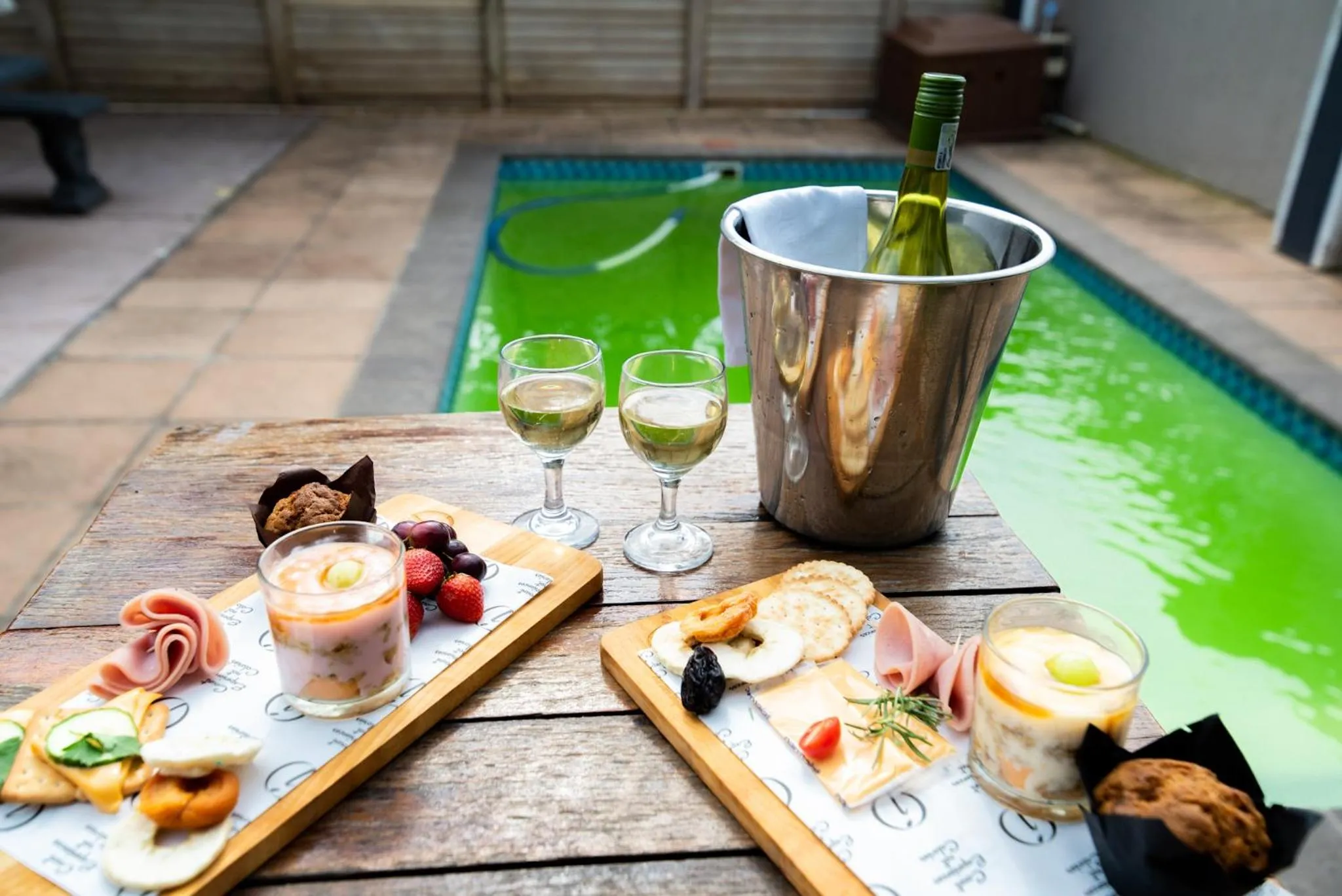 Food and drinks in New England Guest House by Ilawu