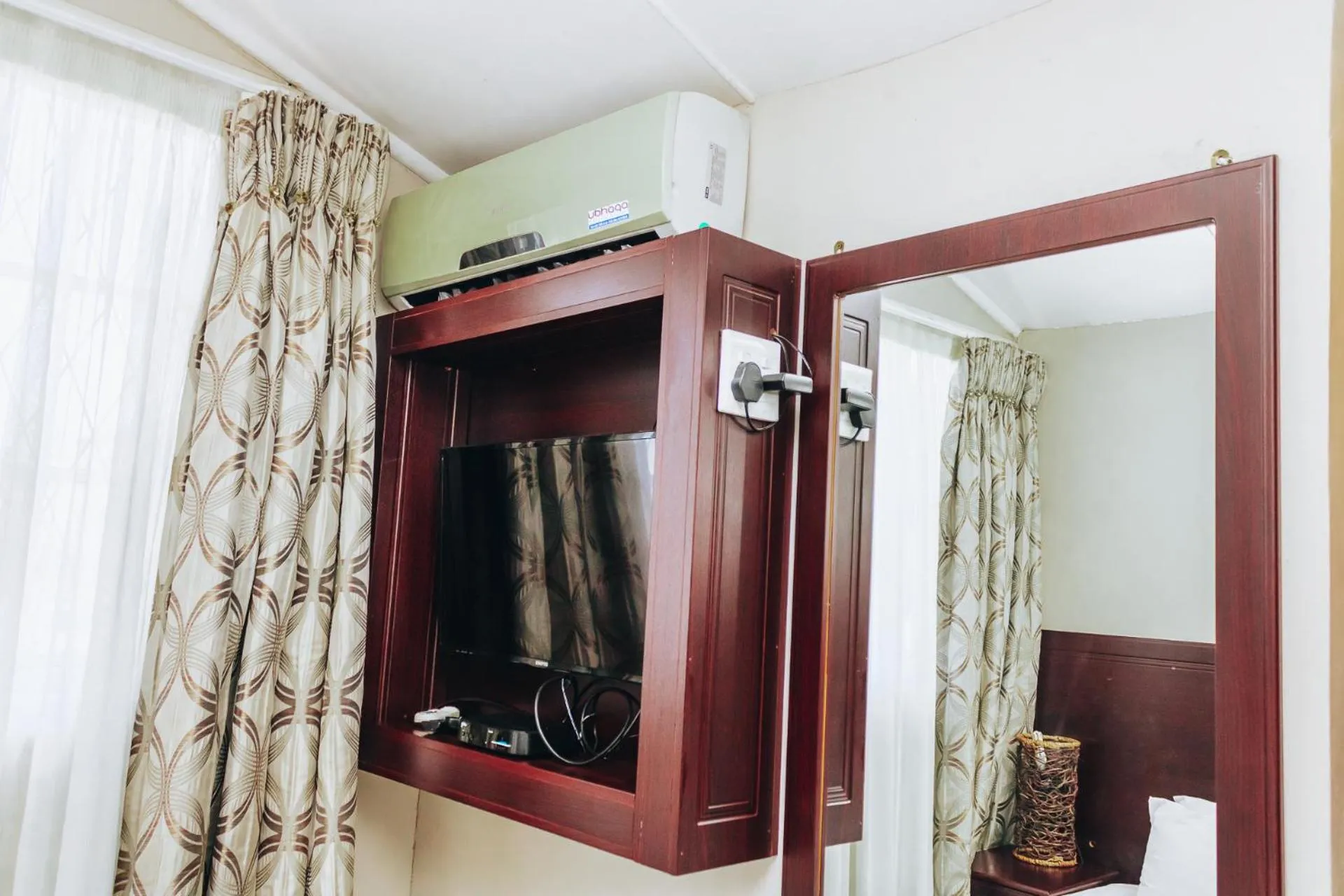 New England Guest House by Ilawu