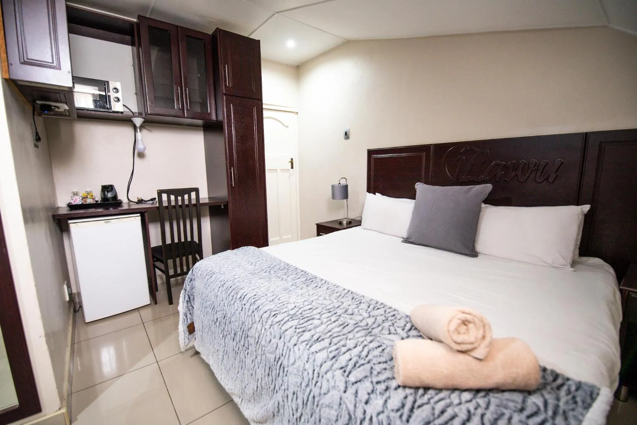 Bed in New England Guest House by Ilawu