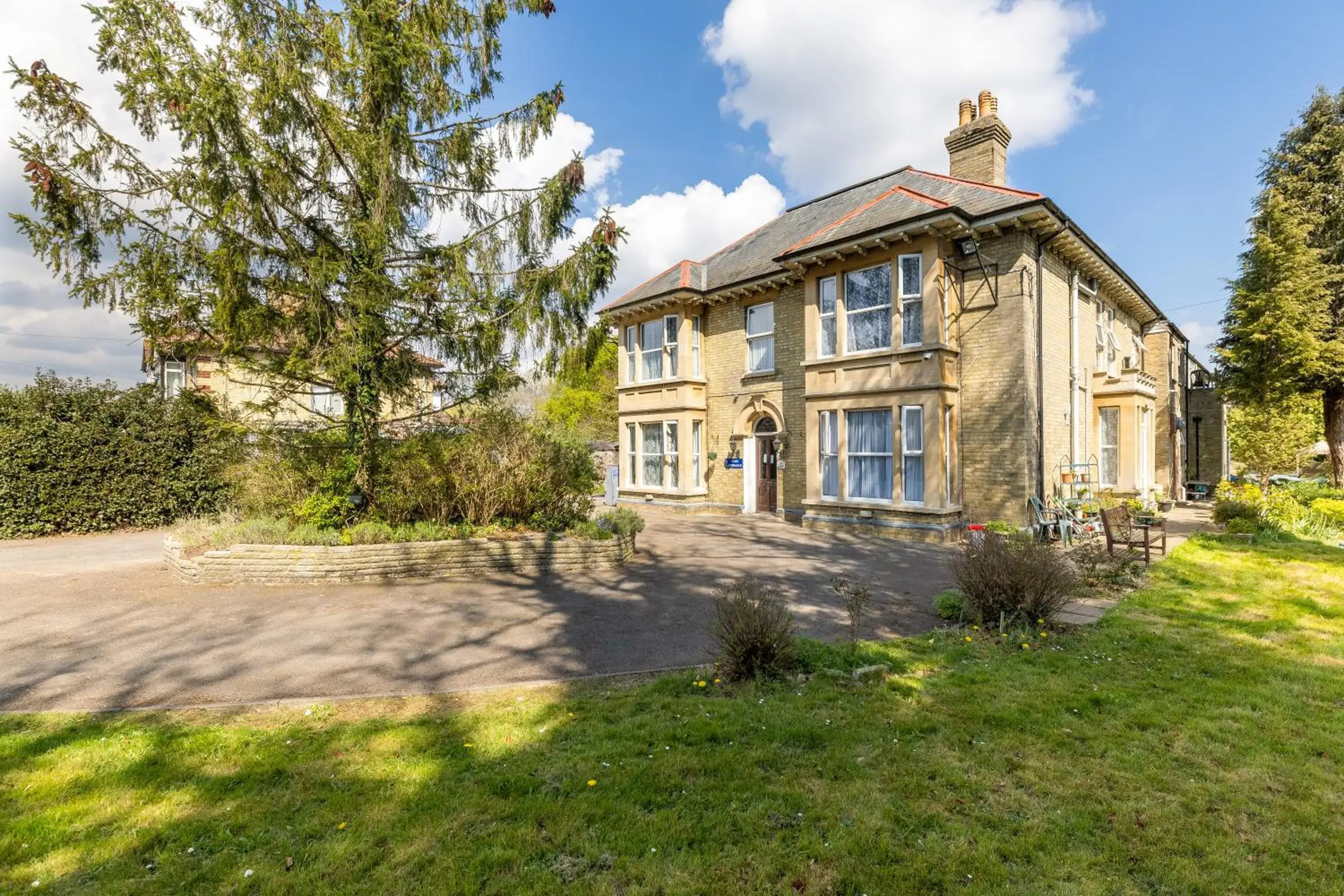 Property building in Shelford Lodge Property building in Shelford Lodge