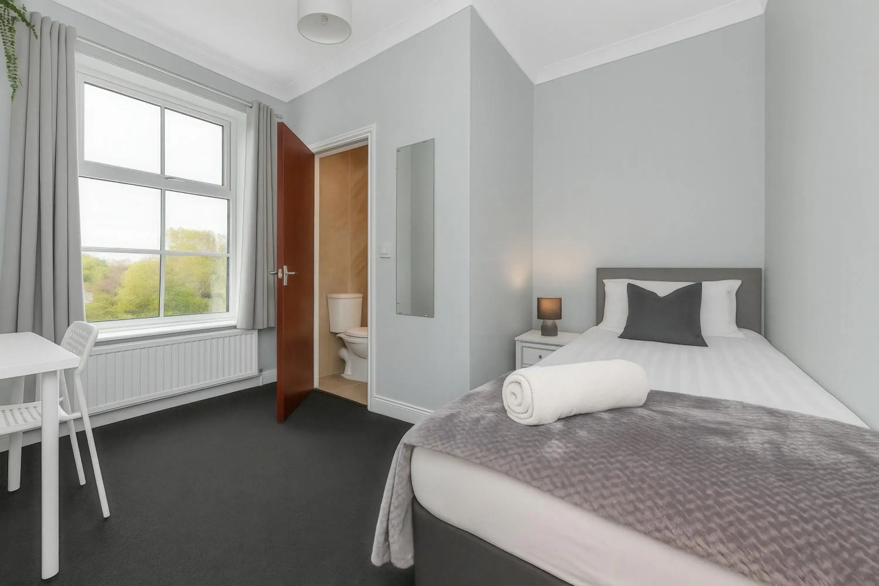 Bedroom, Bed in Shelford Lodge Bedroom, Bed in Shelford Lodge