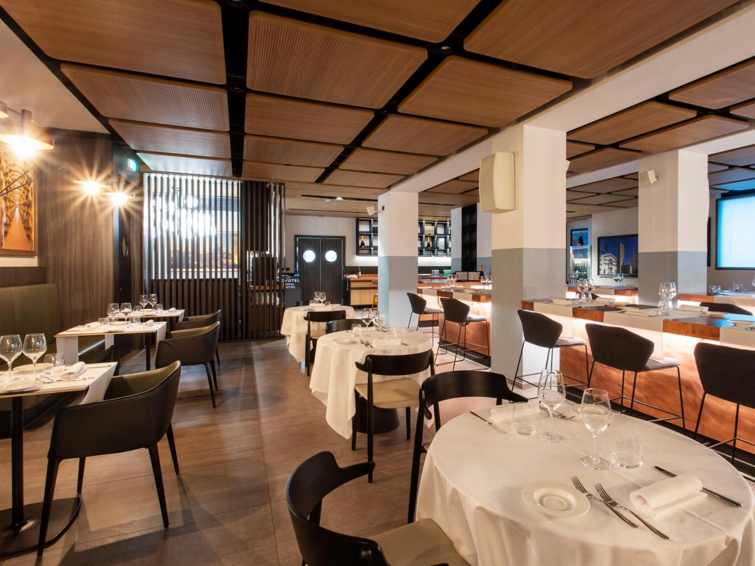 Restaurant/places to eat in Novotel Parma Centro