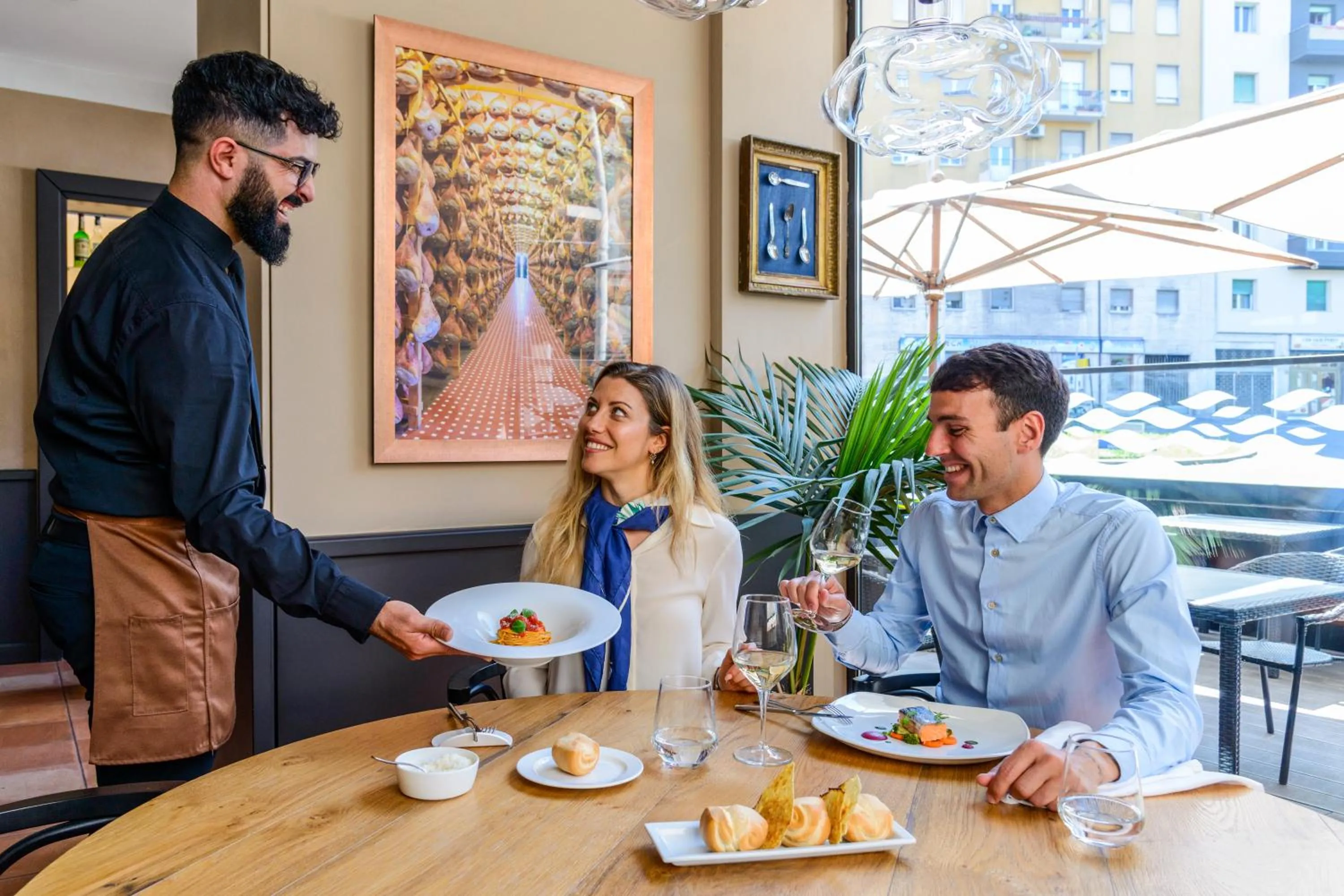 Restaurant/places to eat in Novotel Parma Centro