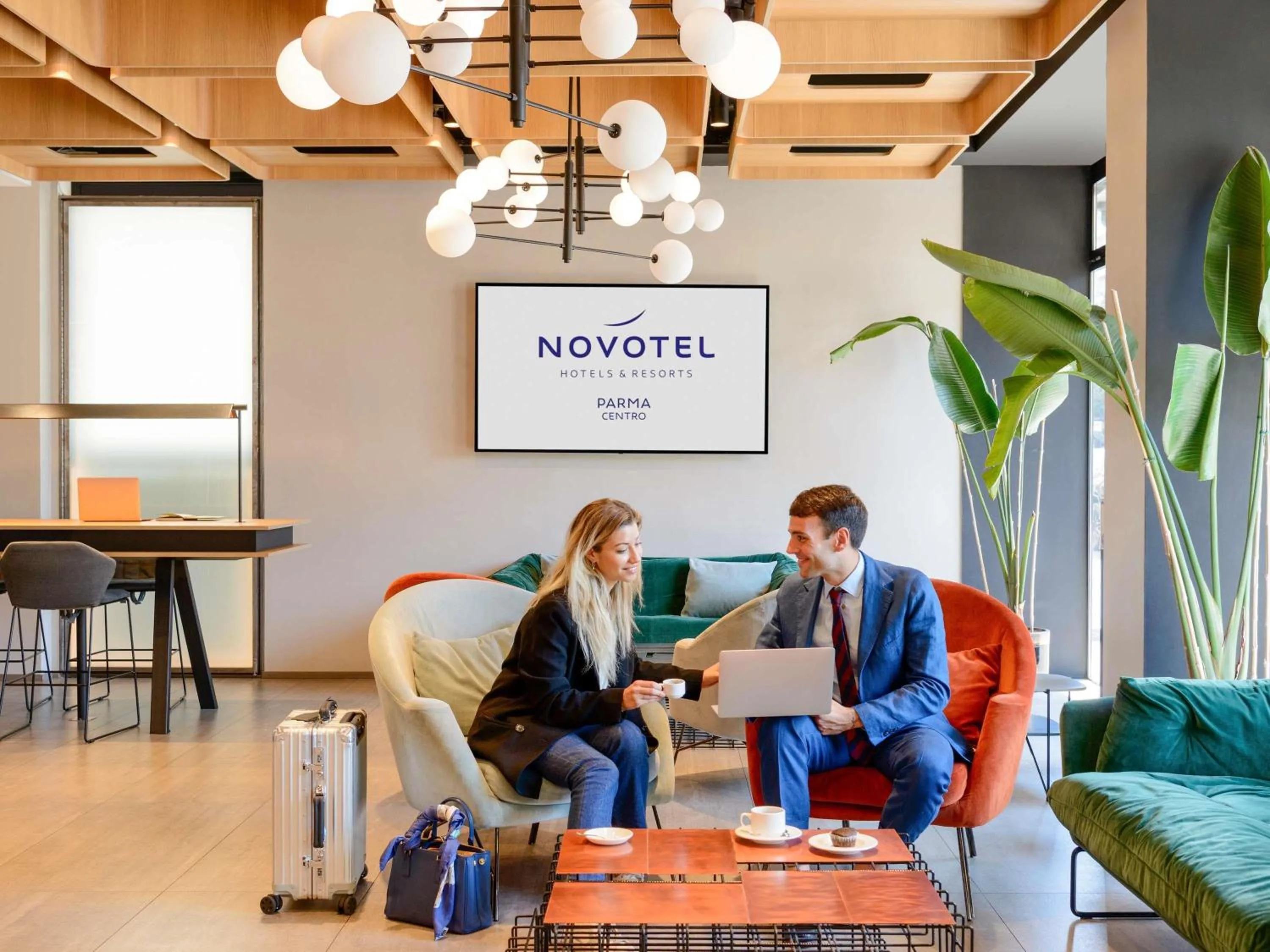 Lounge or bar in Novotel Parma Centro